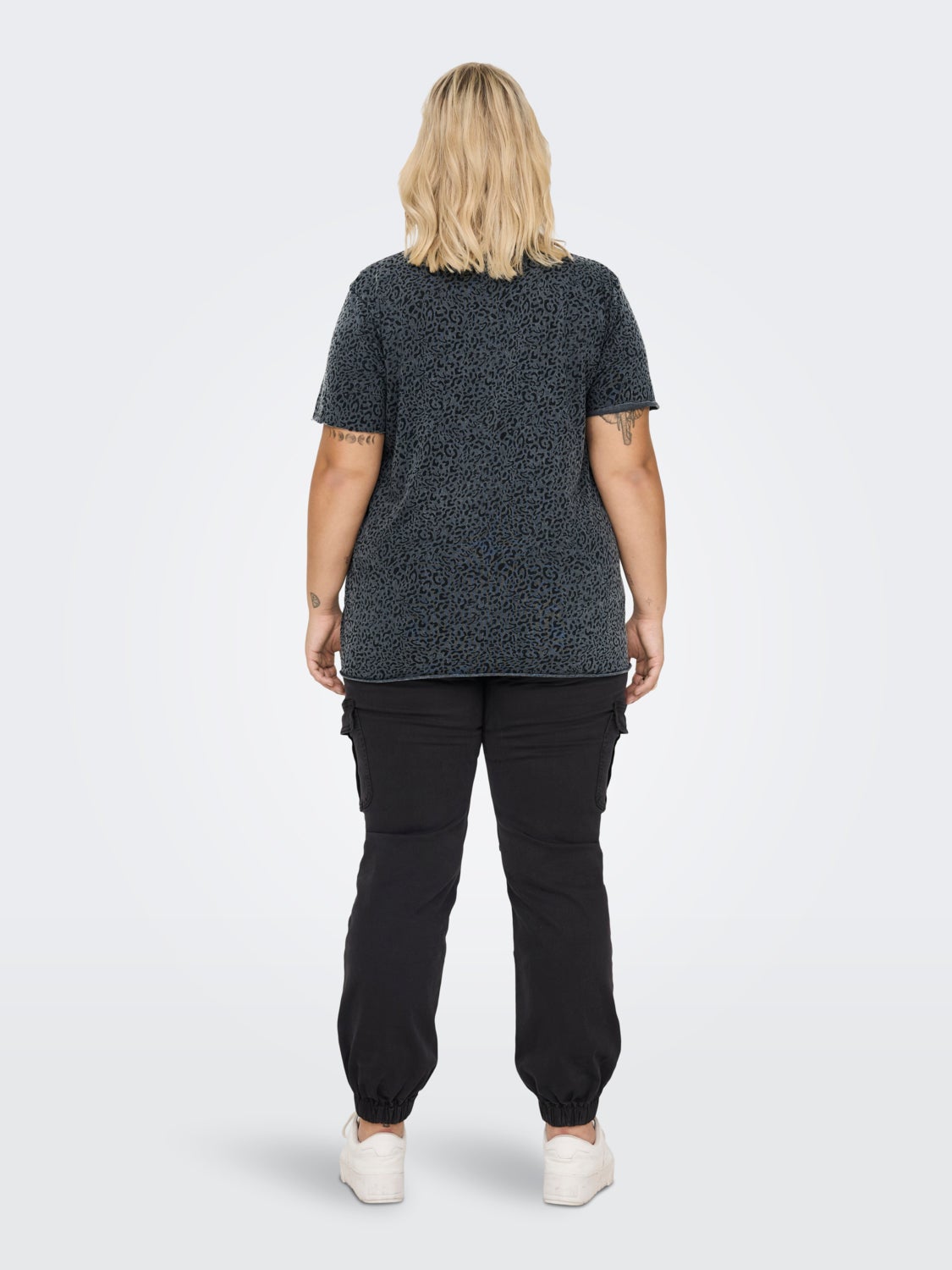 Curvy patterned T-shirt