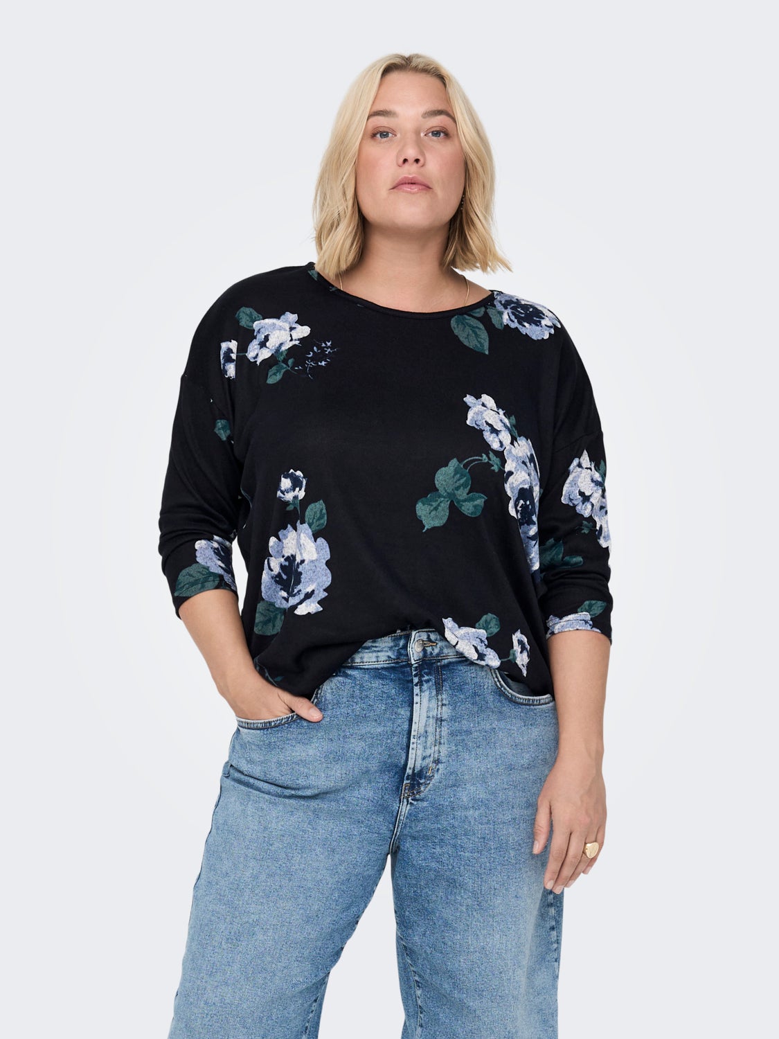 Curvy flower 3/4 sleeved top