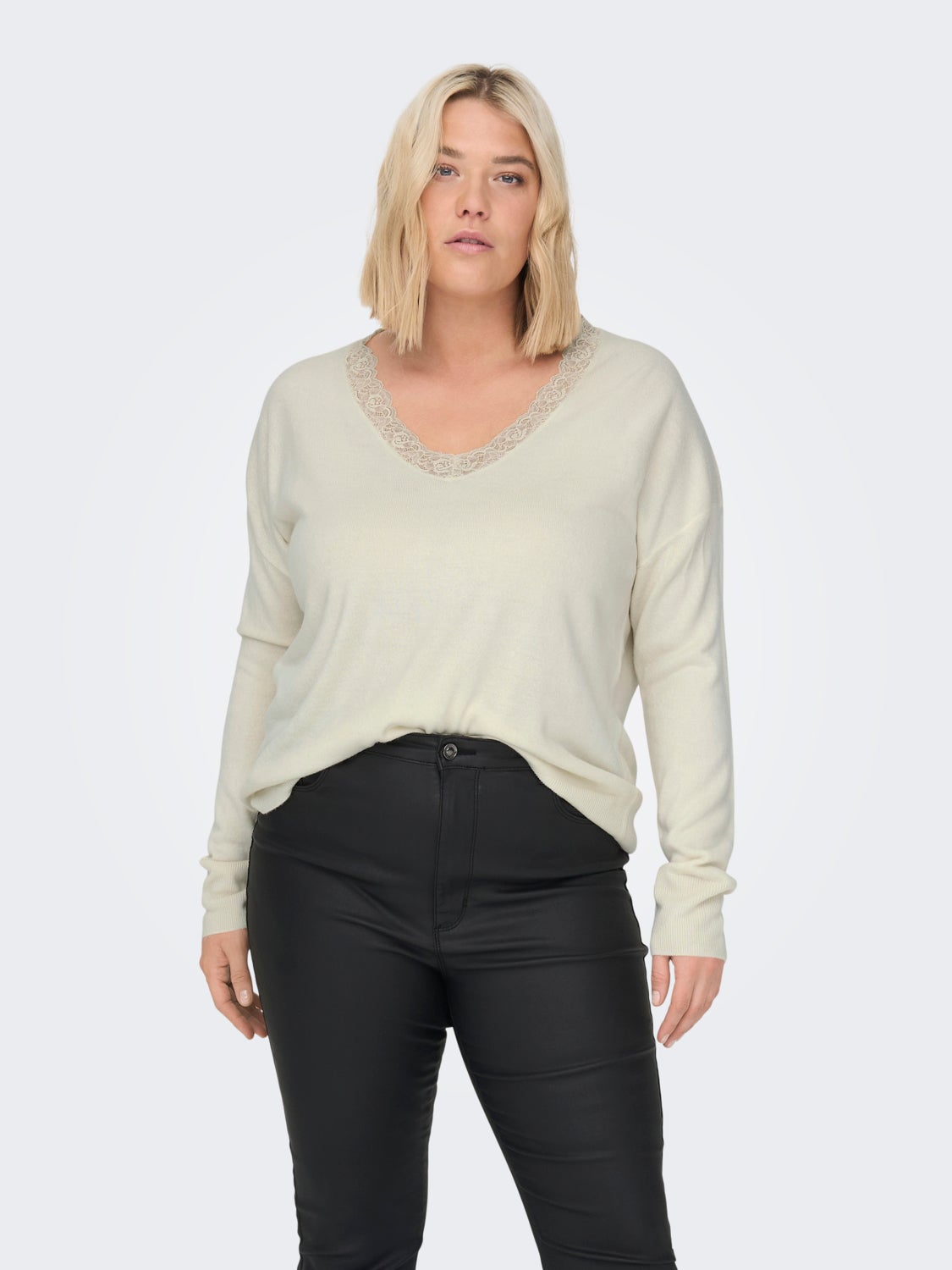 Curvy V-neck Knitted Pullover