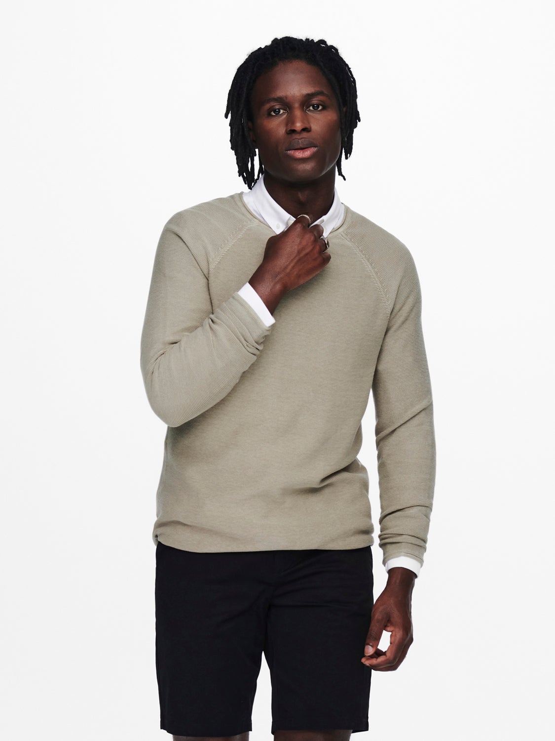 Solid color knitted pullover