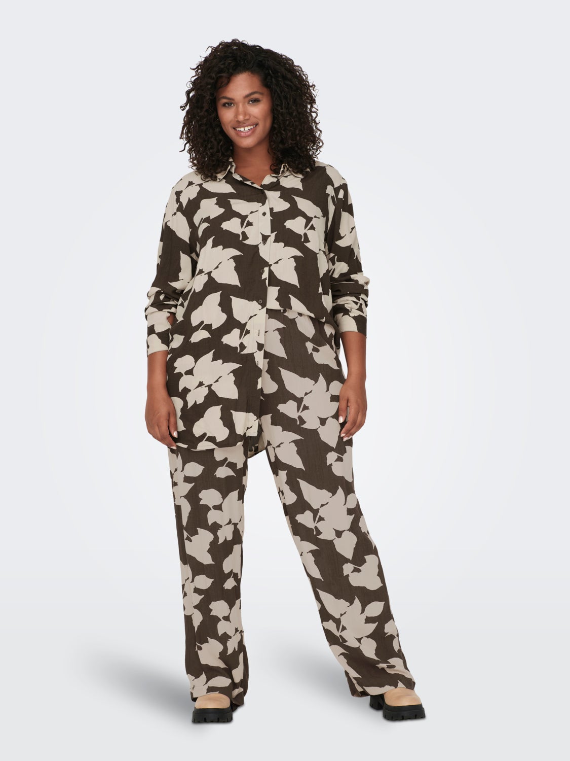 curvy shirt with print