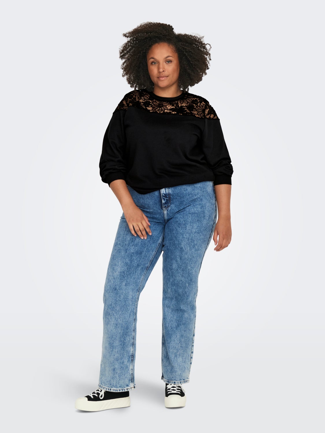 Curvy sweatshirt with lace