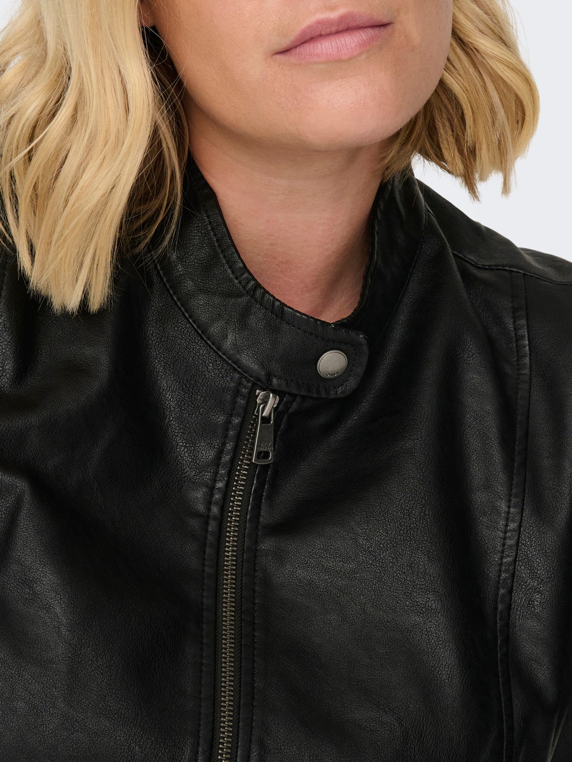 Curvy faux leather jacket