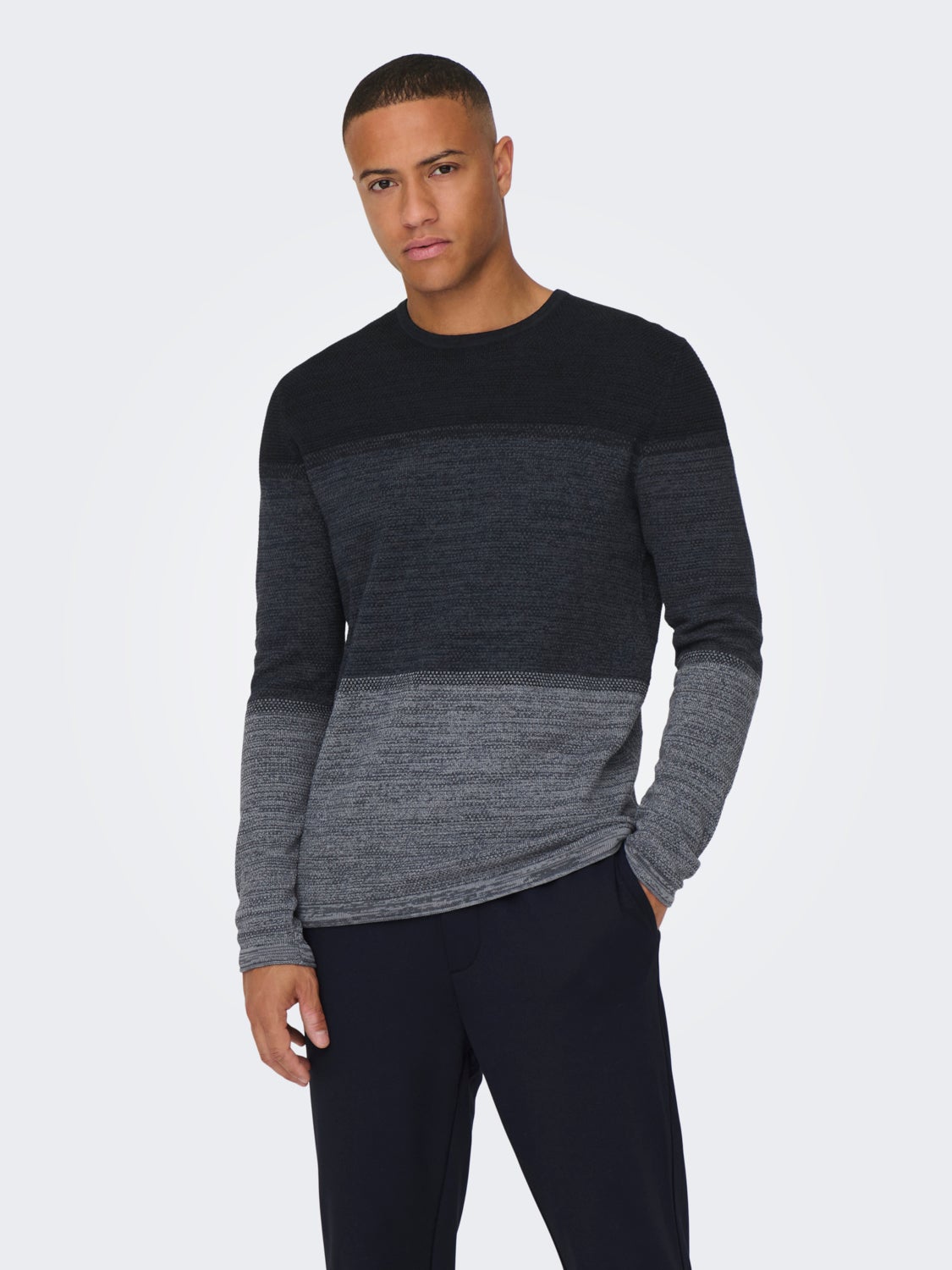 Knitted pullover crew neck