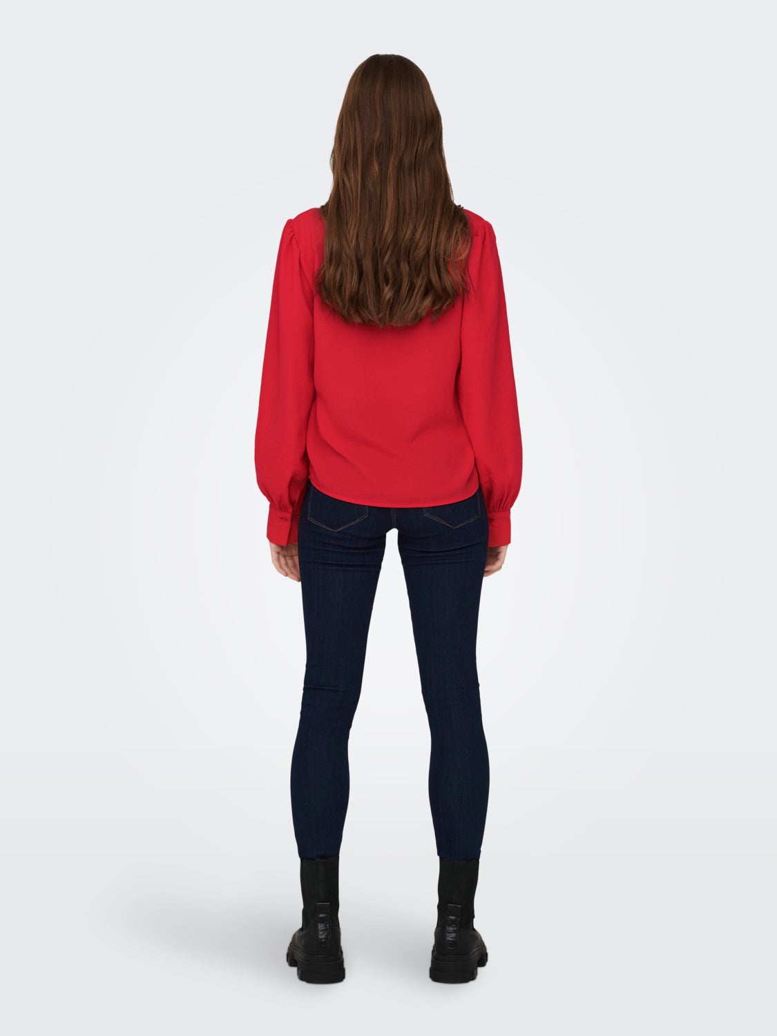 Shirt with volume sleeves