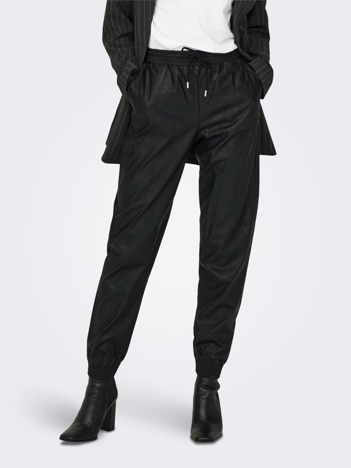 Mid waist trousers