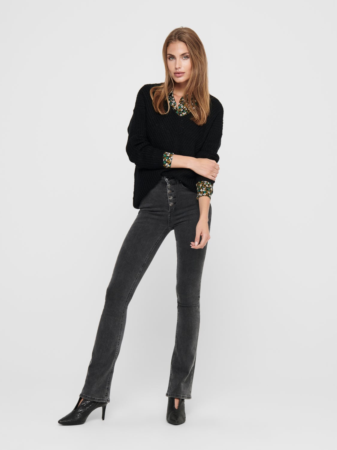 V-neck knitted pullover