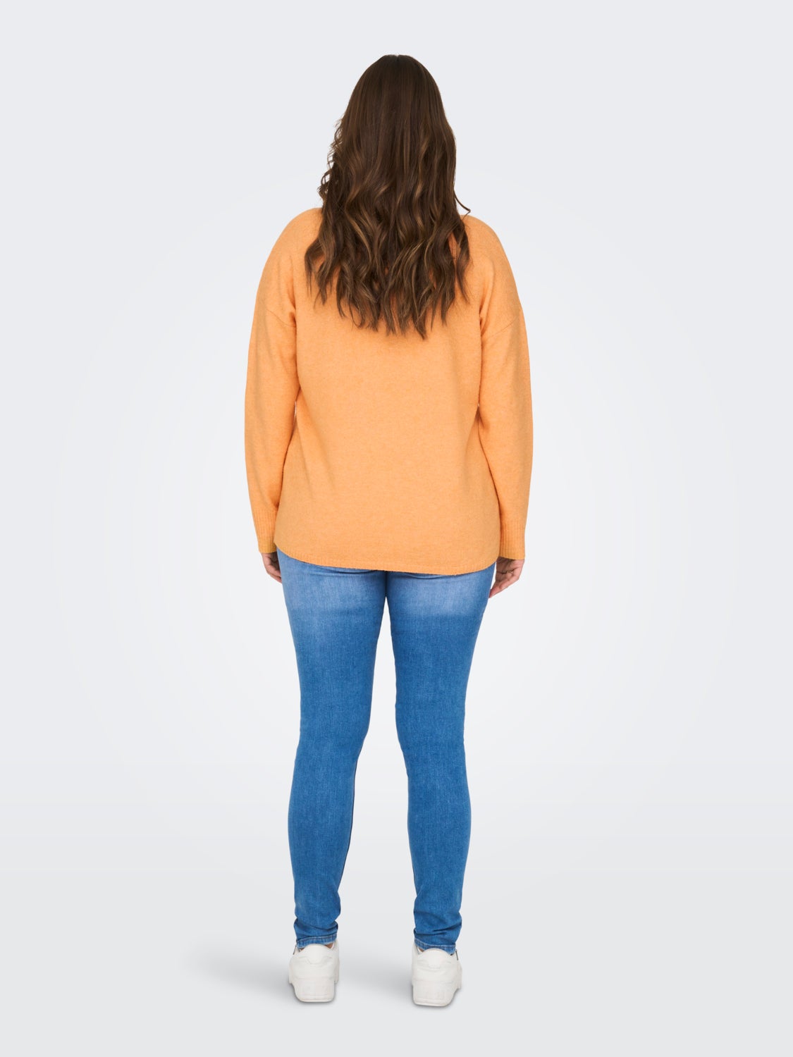 Curvy V-neck Knitted Pullover