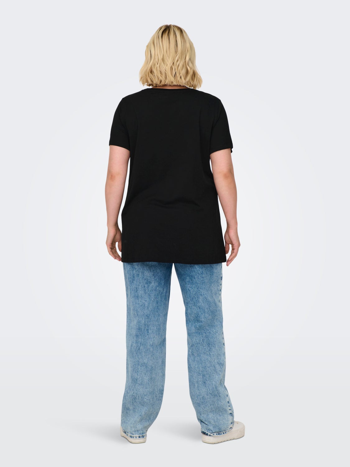 Curvy V-neck t-shirt