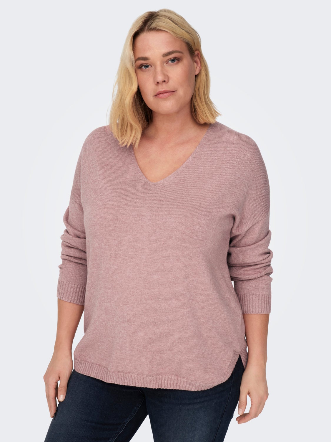 Curvy V-neck Knitted Pullover