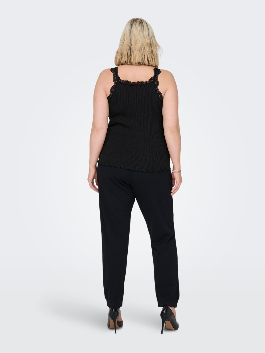 Curvy sleeveless lace top