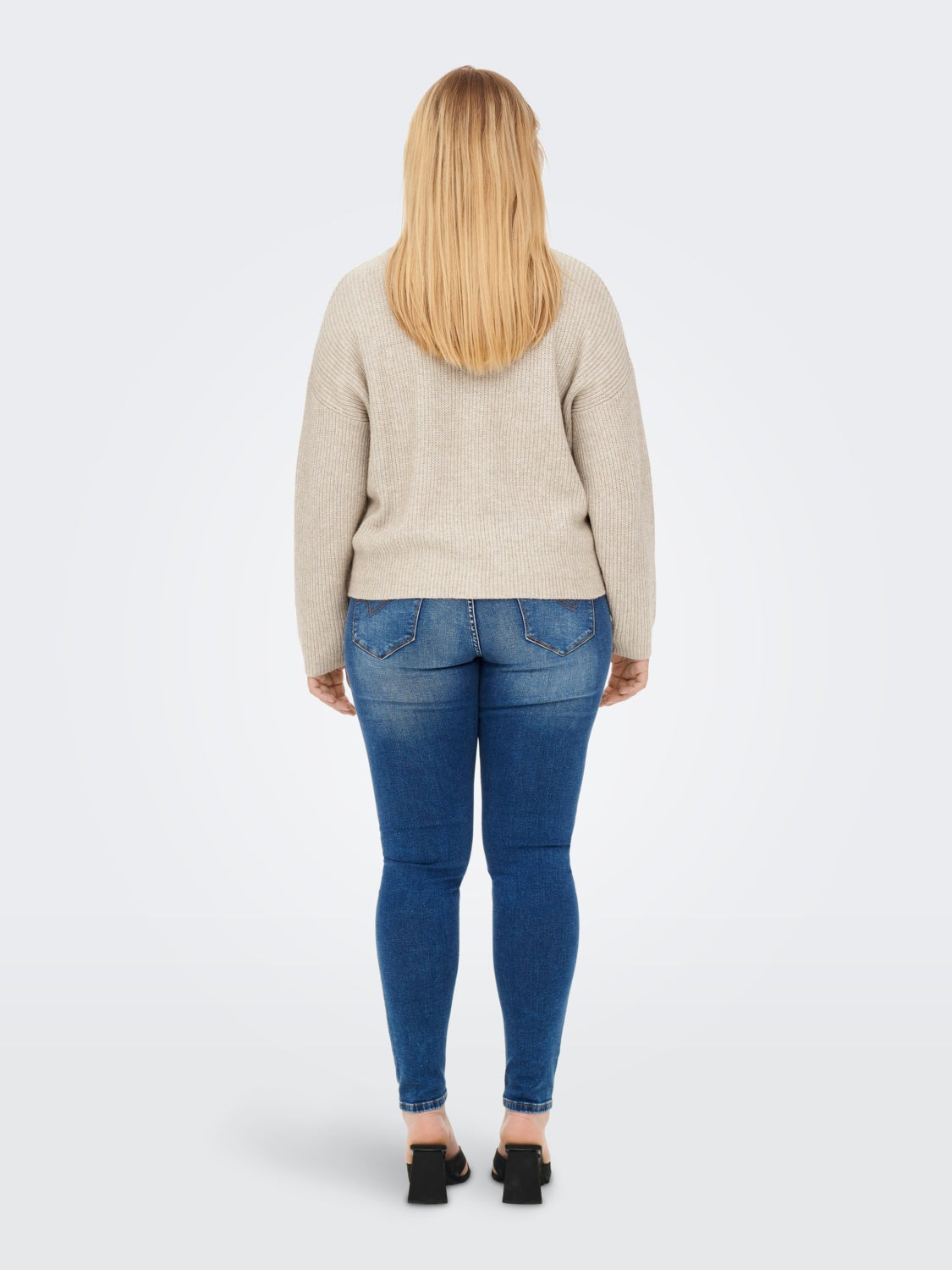 Curvy v-neck Knitted Cardigan