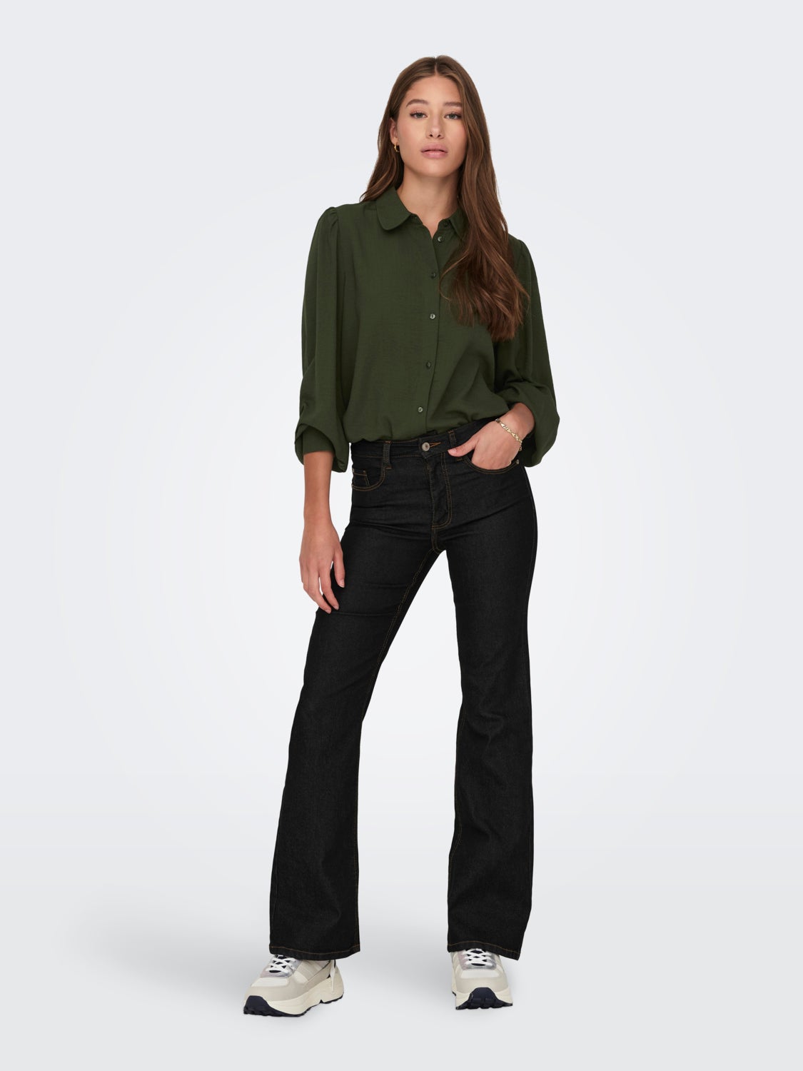 Shirt with volume sleeves