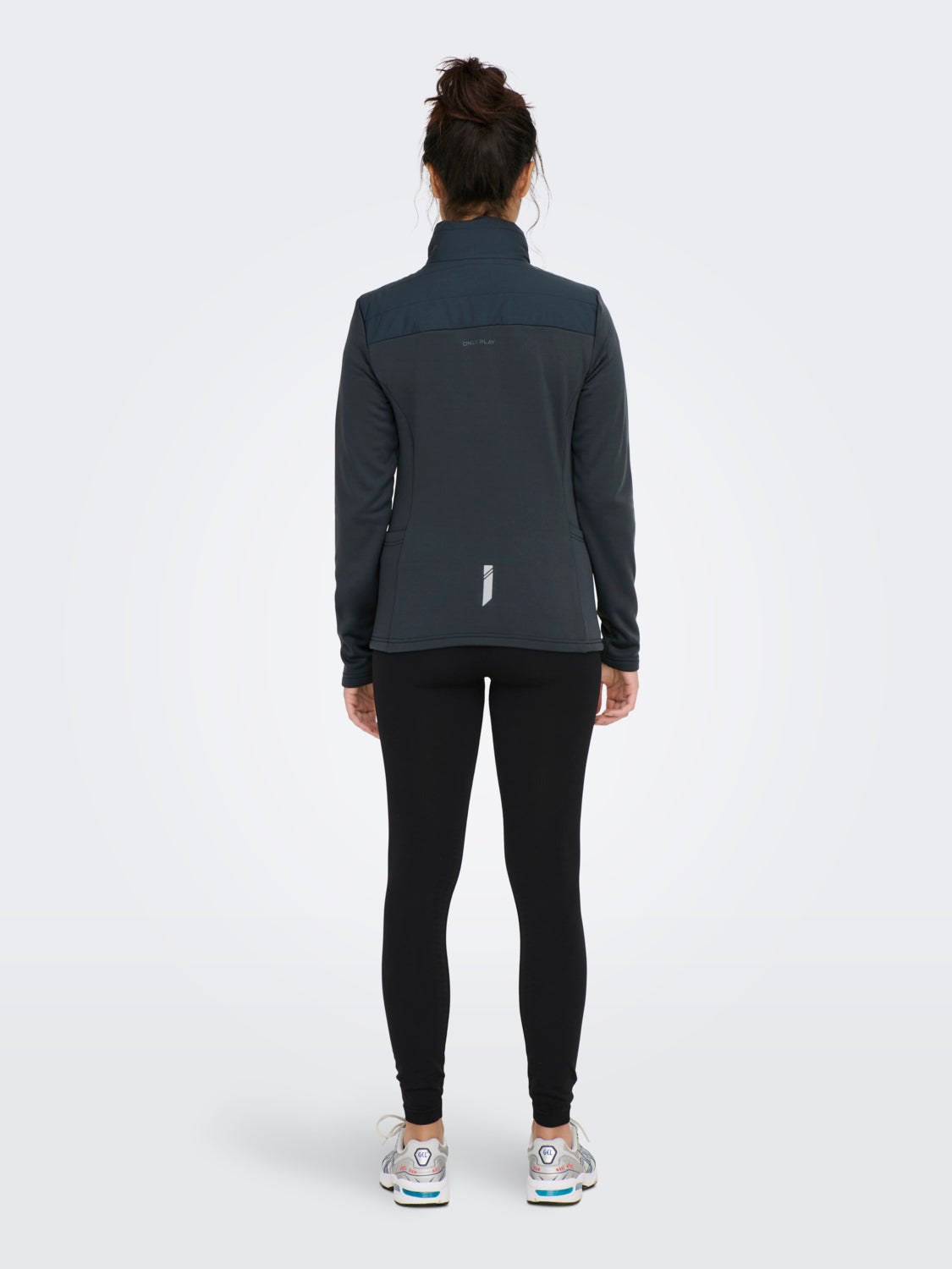 Training jacket with high neck