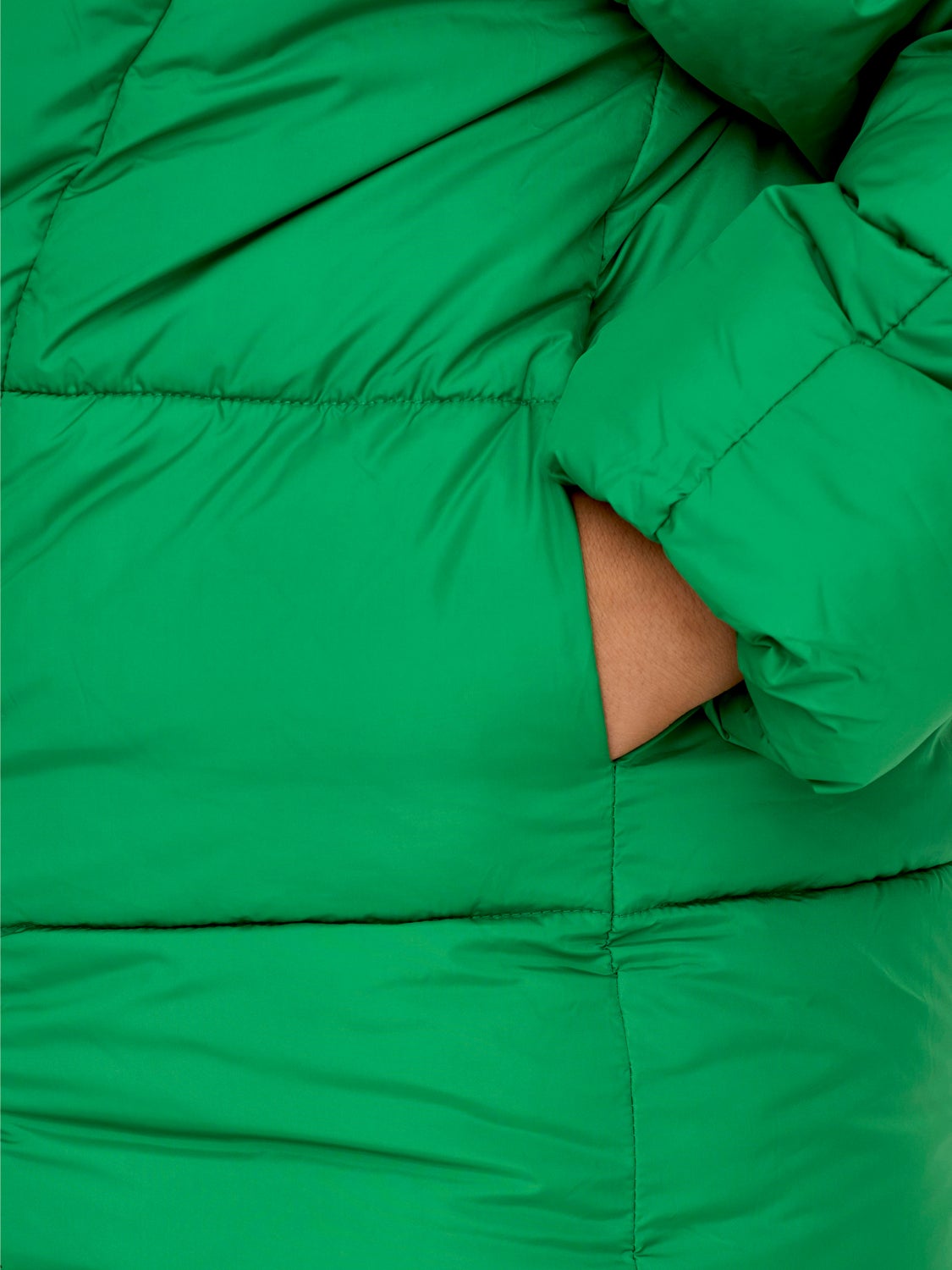 Curvy short puffer jacket