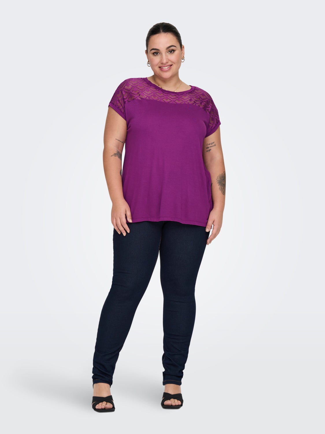 Curvy lace detail Top