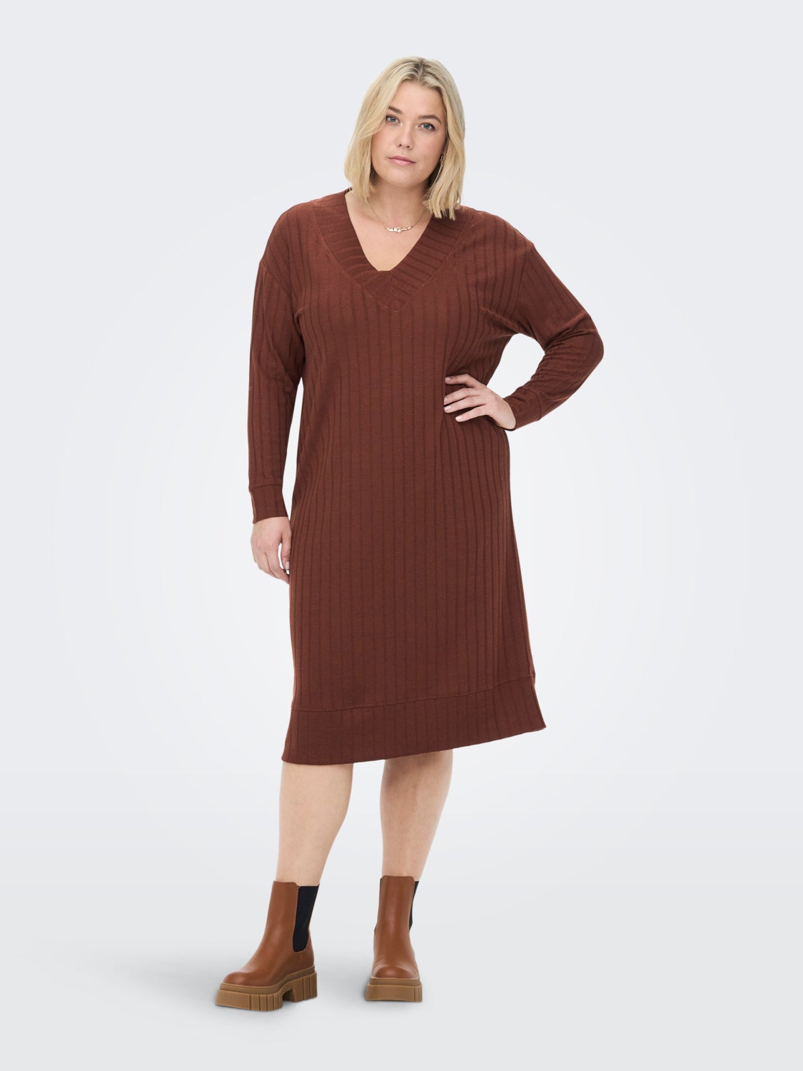 Curvy knitted midi dress