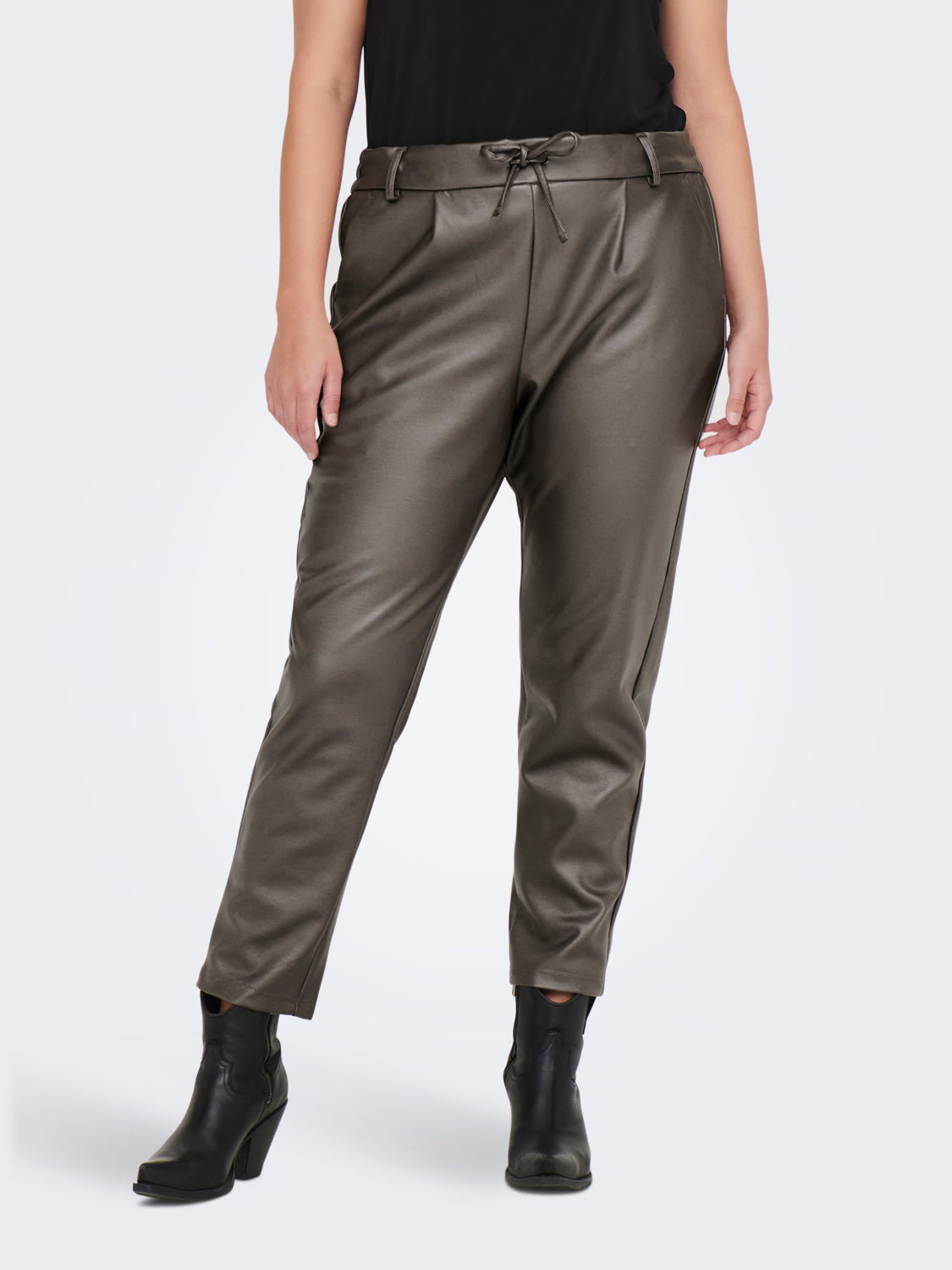 Curvy cropped coated trousers
