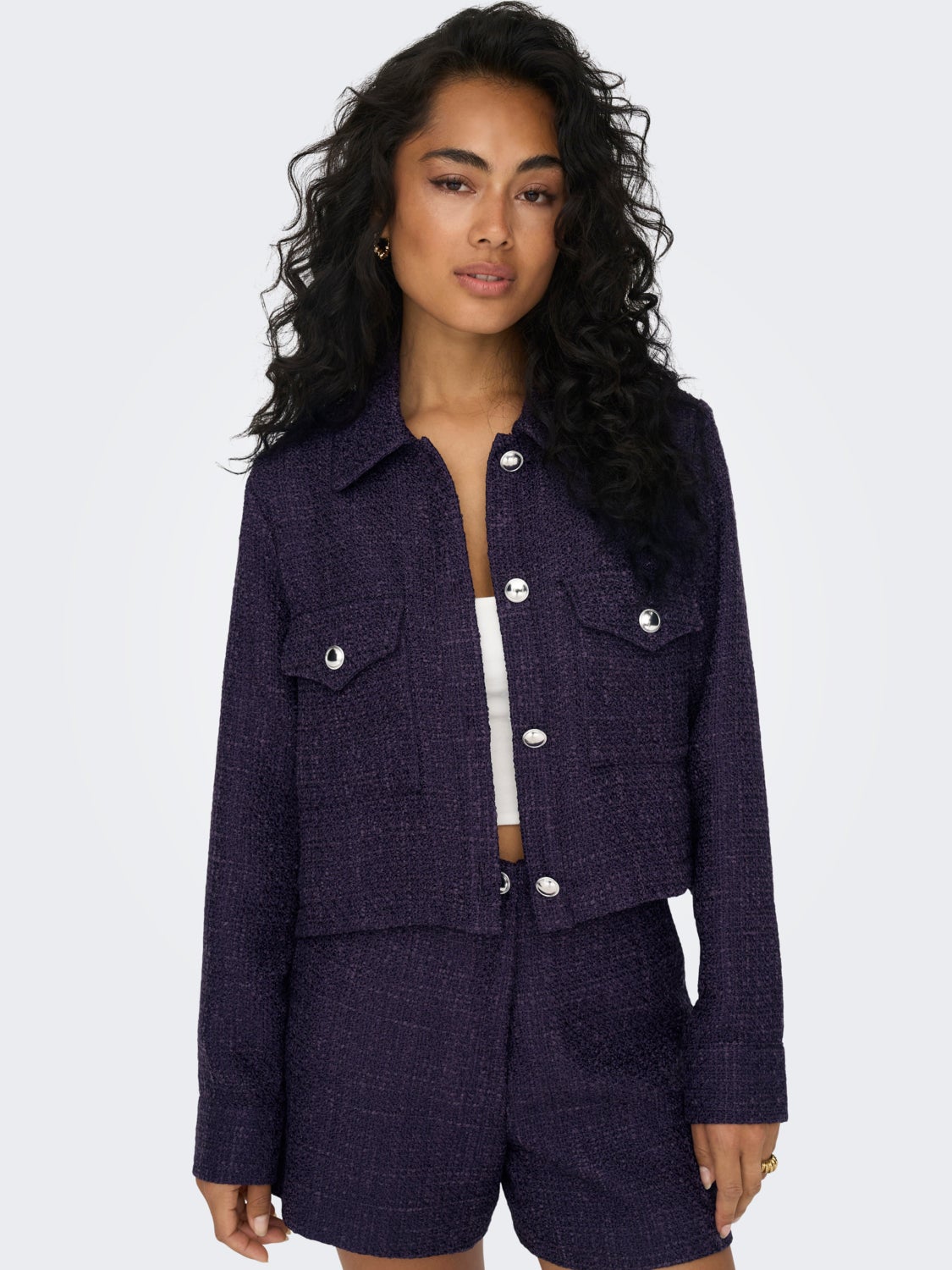 Short jacket with buttons