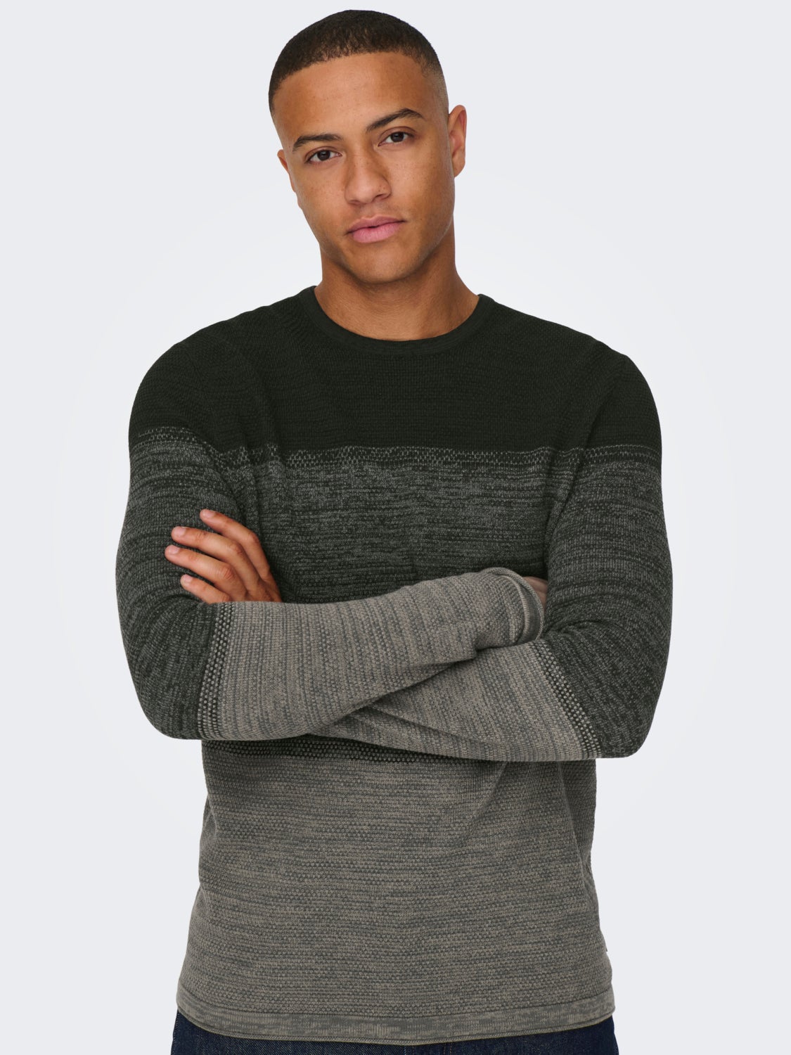Knitted pullover crew neck