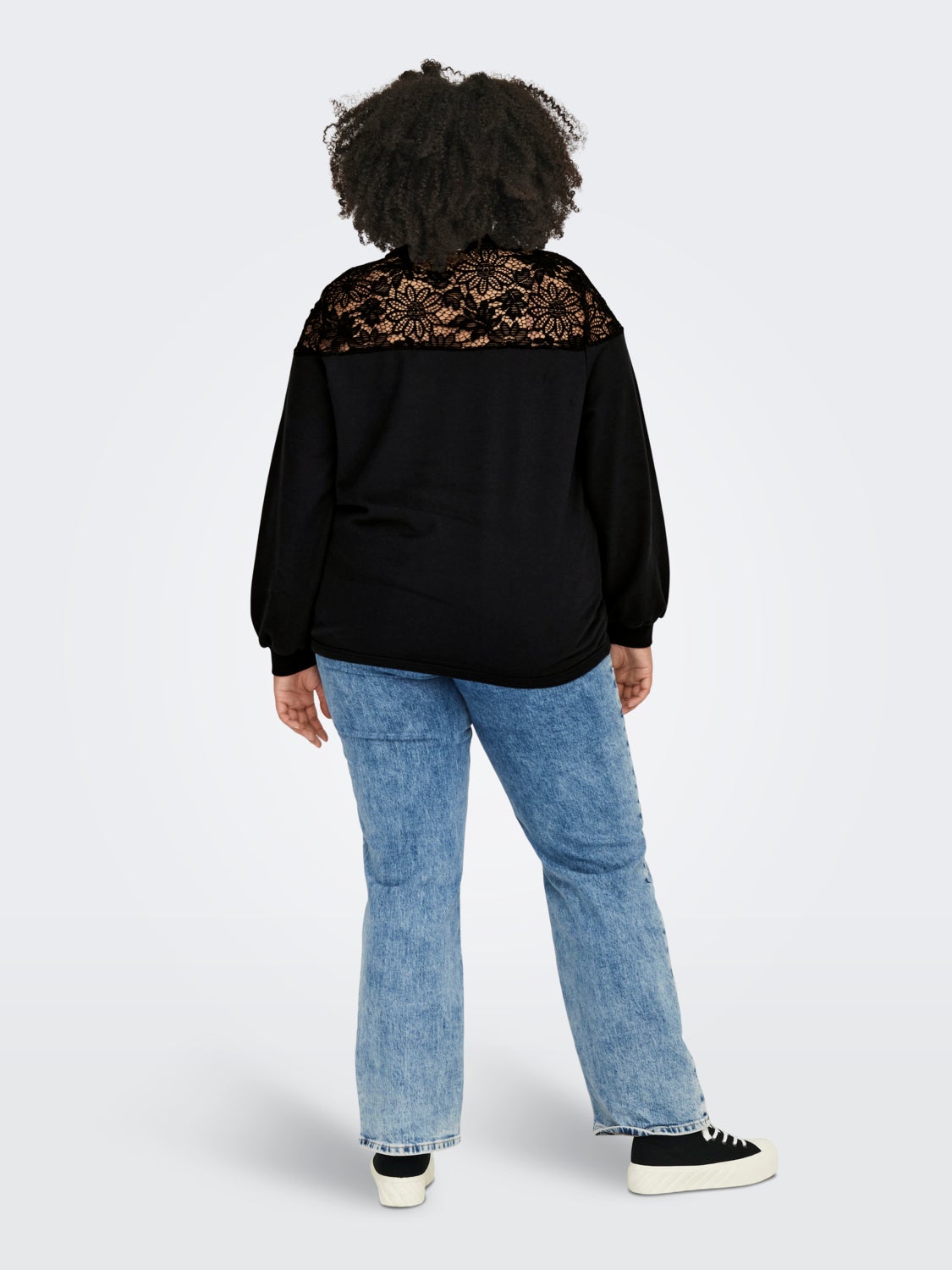 Curvy sweatshirt with lace