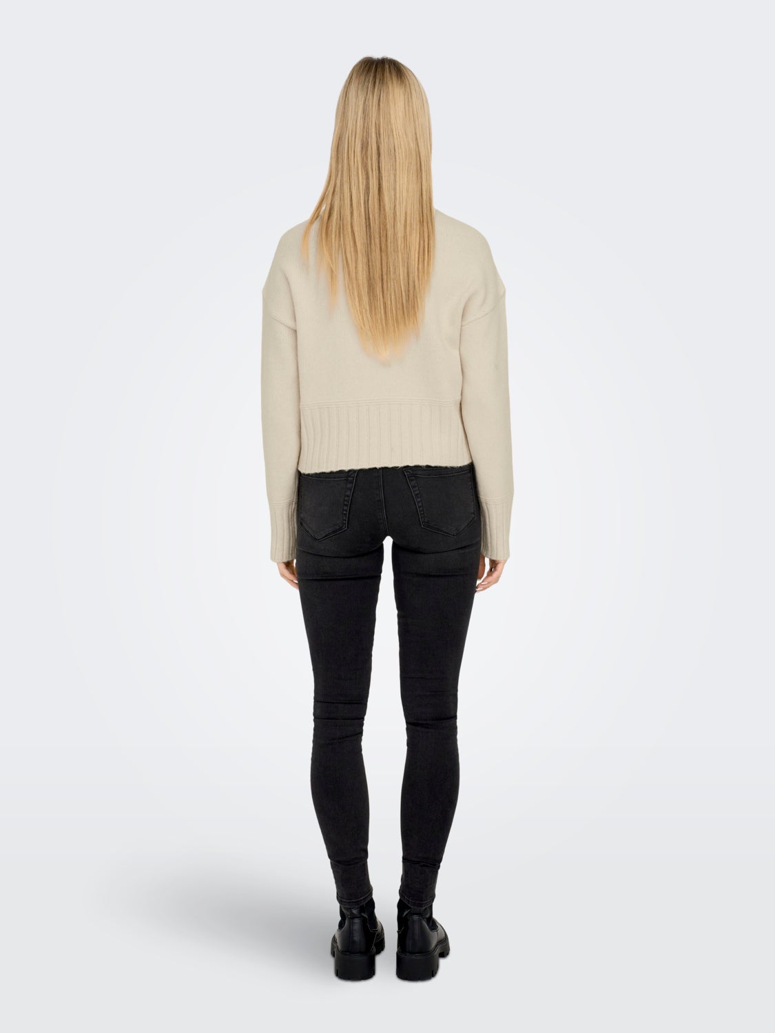 O-neck knitted pullover