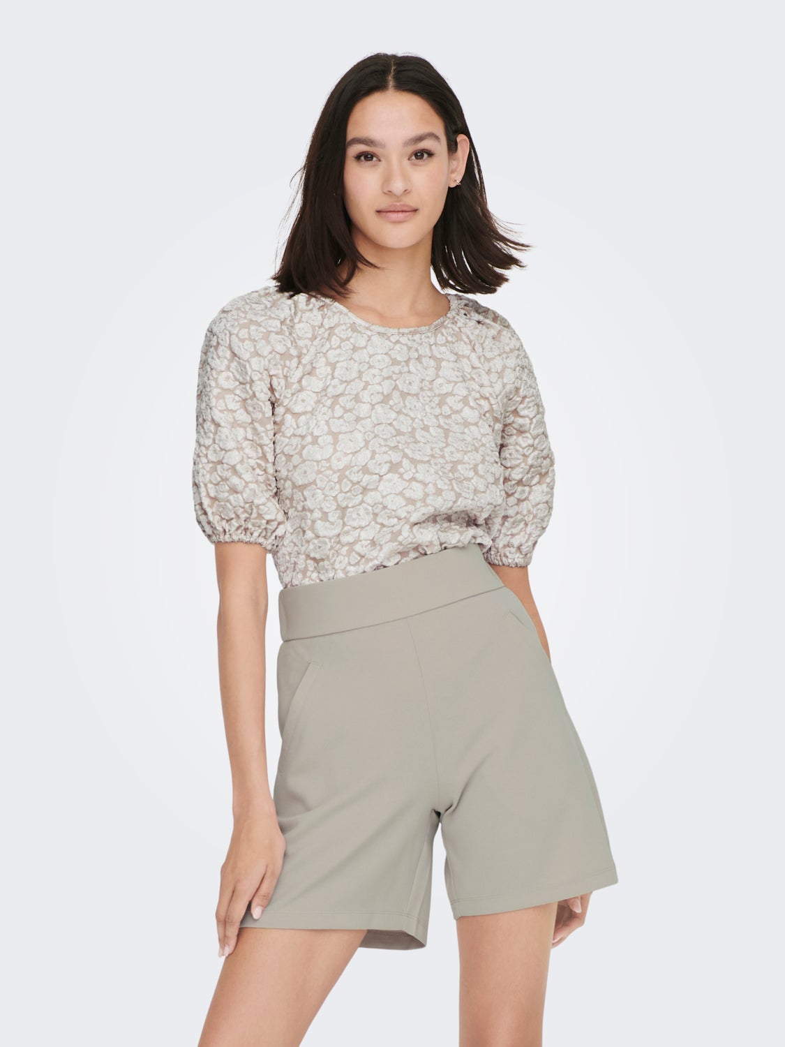 Structure Top With Puff Sleeves
