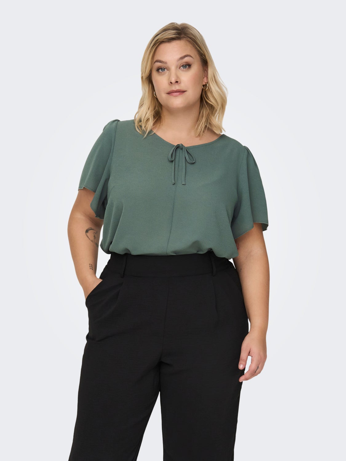 Curvy u-neck Top