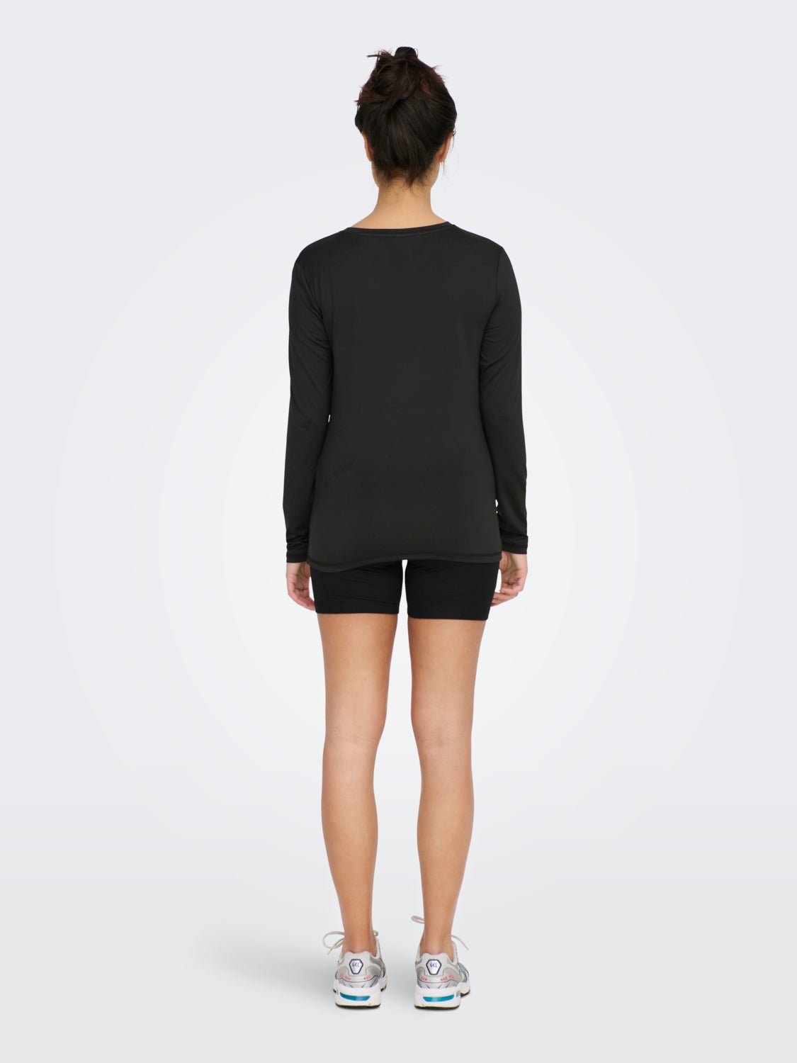 Training top with long sleeves