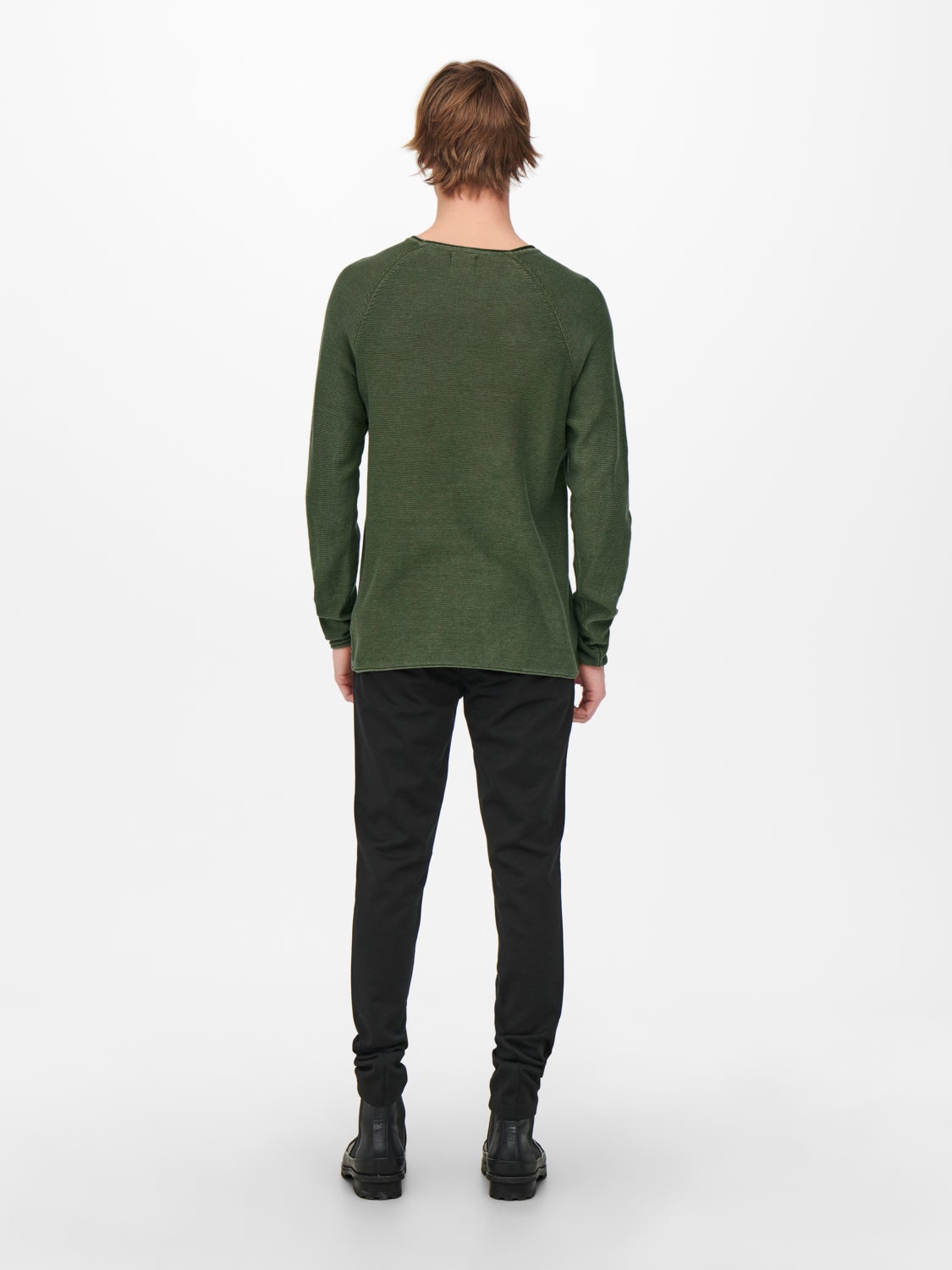 Solid color knitted pullover