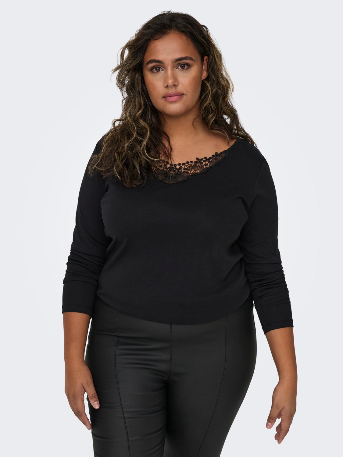 Curvy top with lace