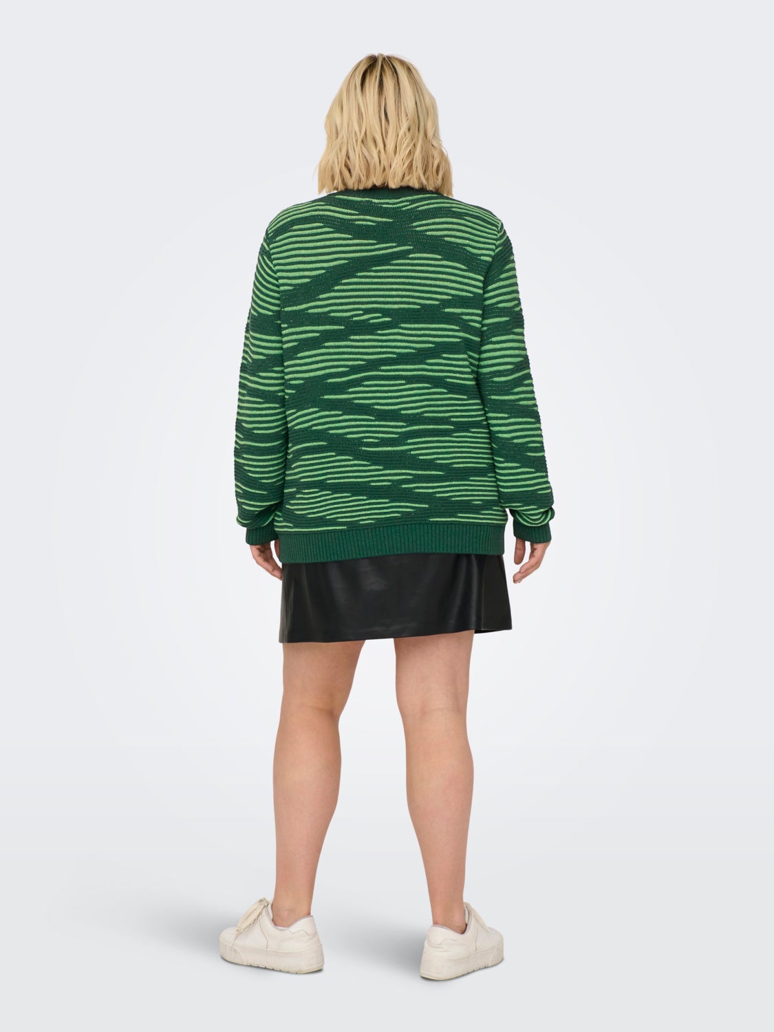 Curvy patterned knitted pullover