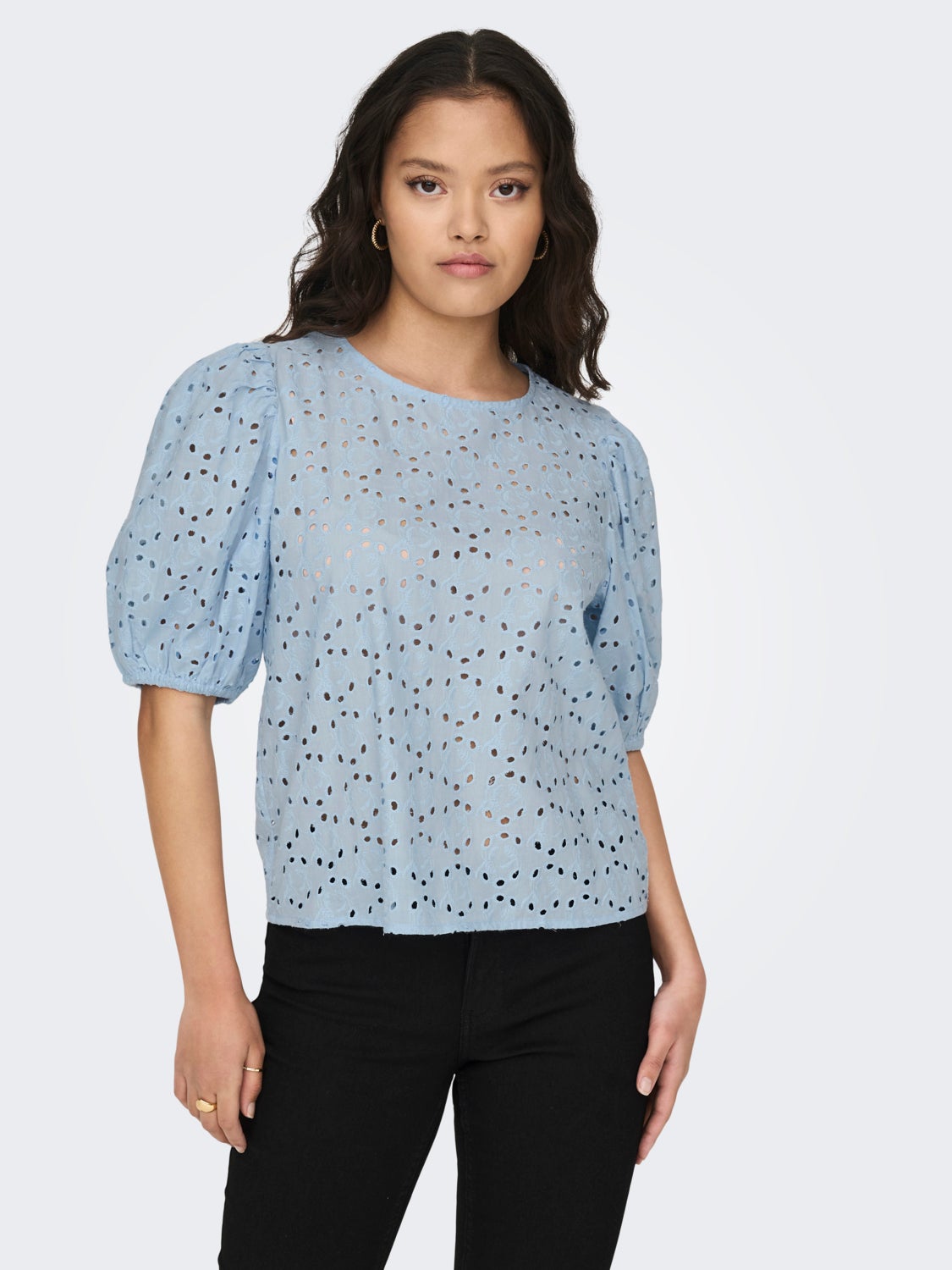 O-neck top with volume sleeves