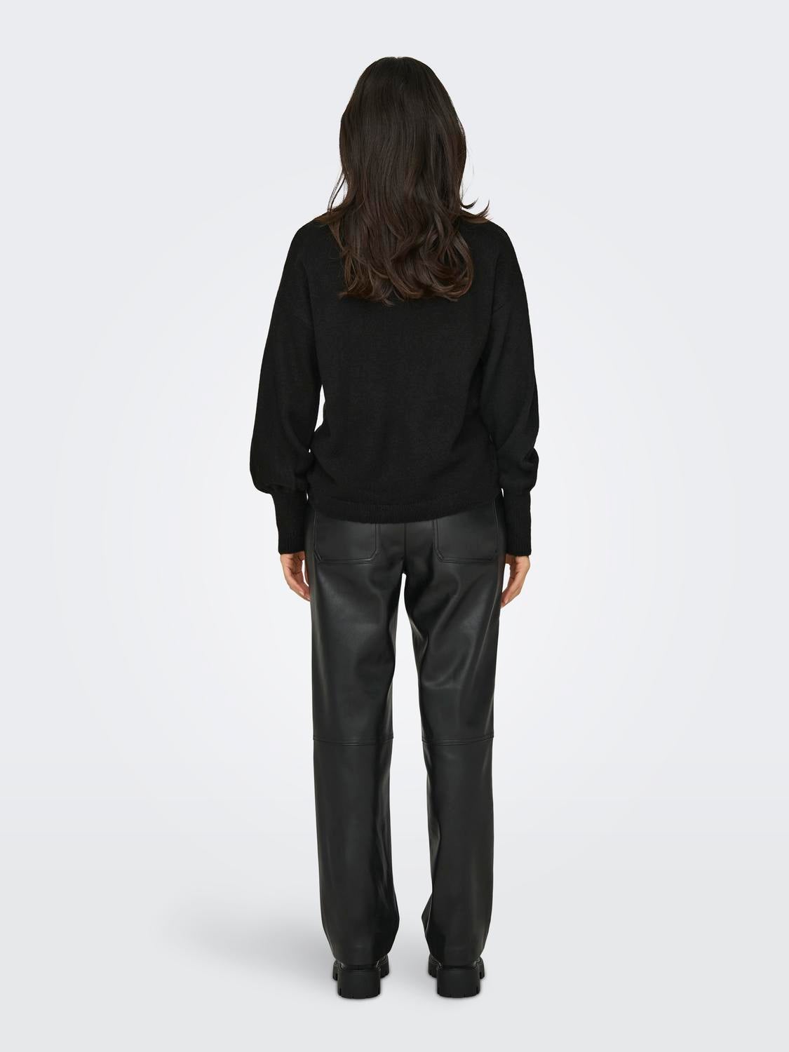 O-neck knitted pullover