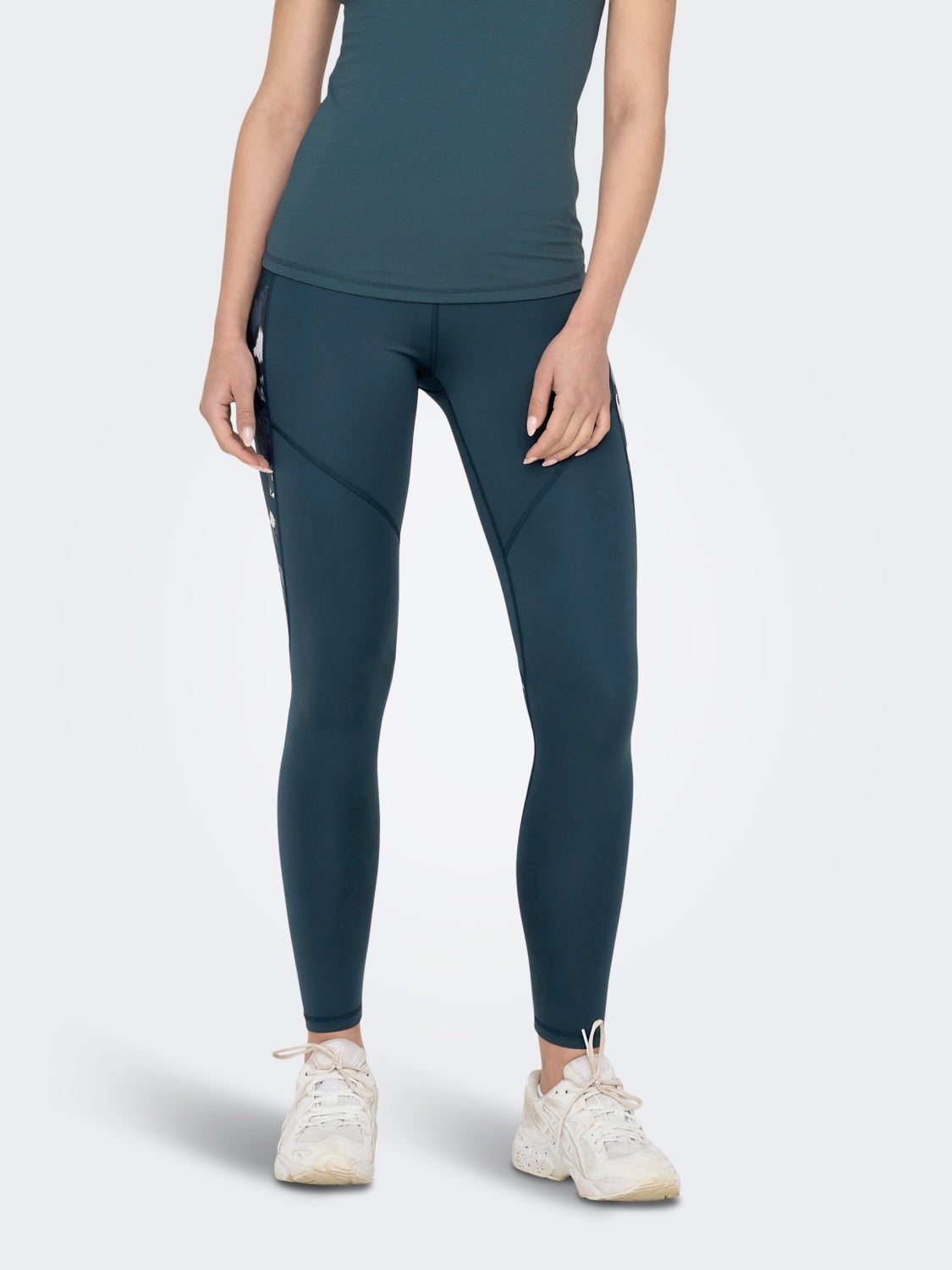 Training tights with high waist
