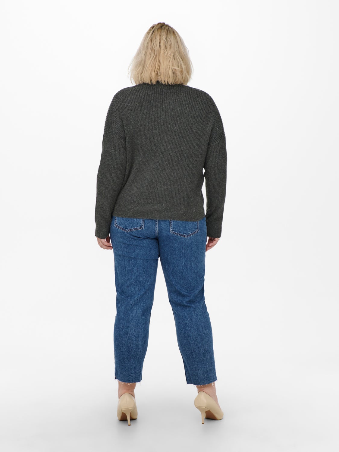 Curvy v-neck Knitted Cardigan