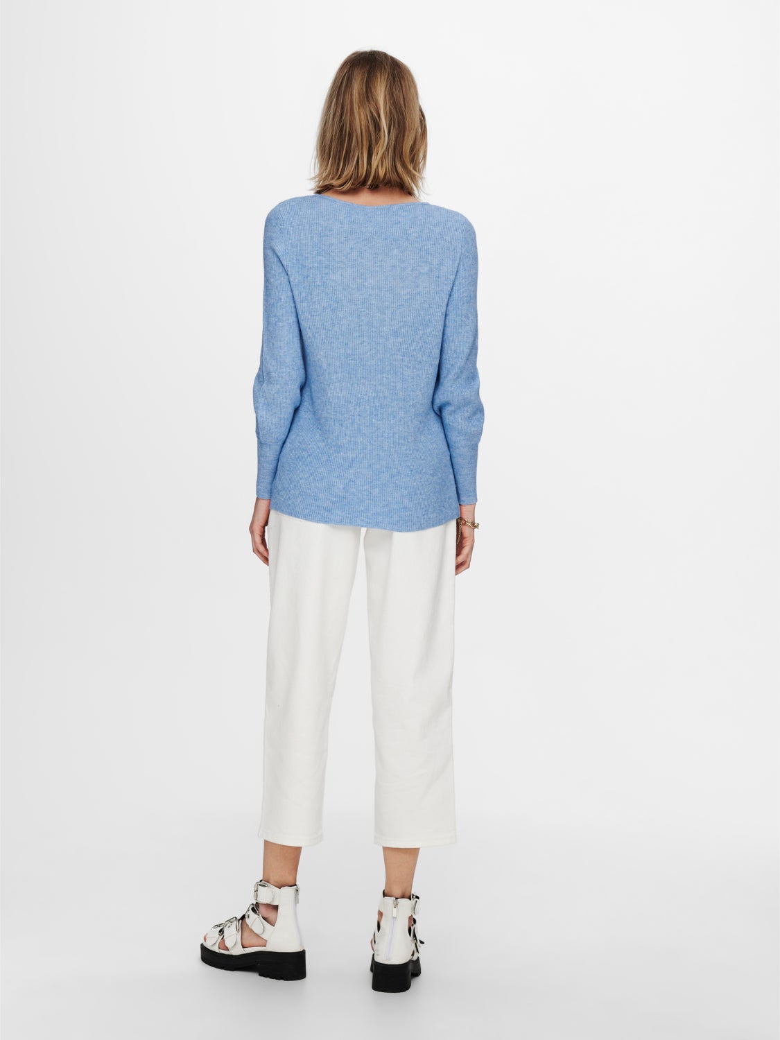 Long v-neck Knitted Pullover