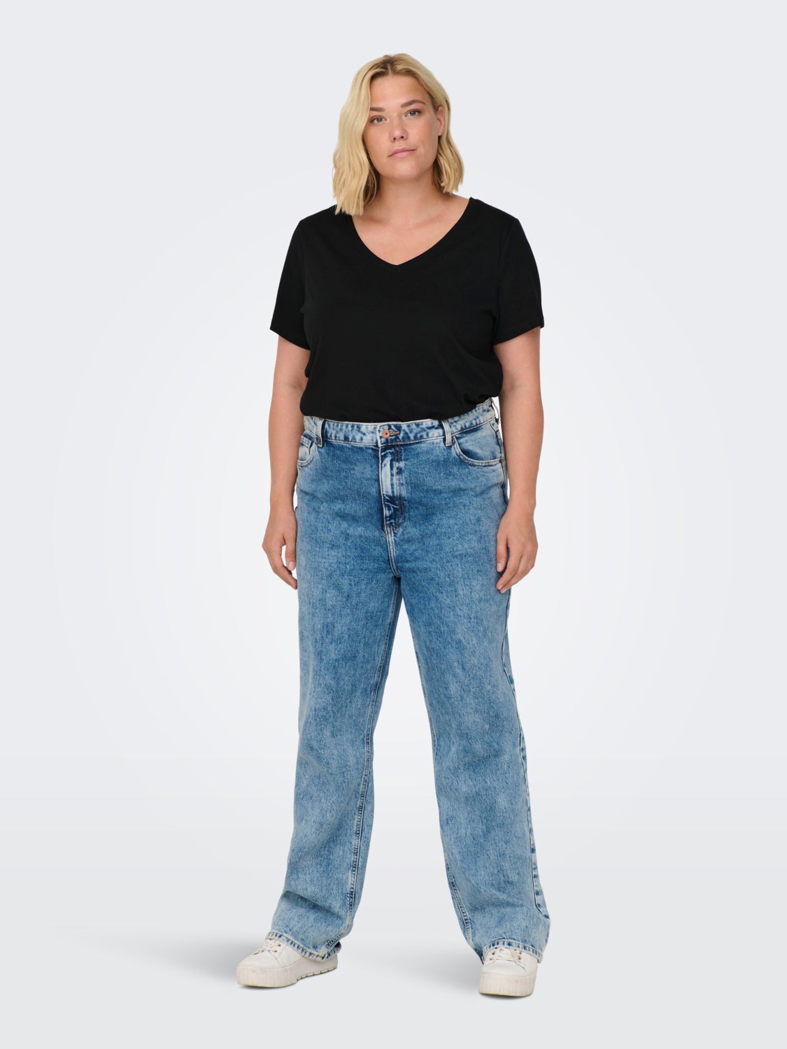 Curvy V-neck t-shirt