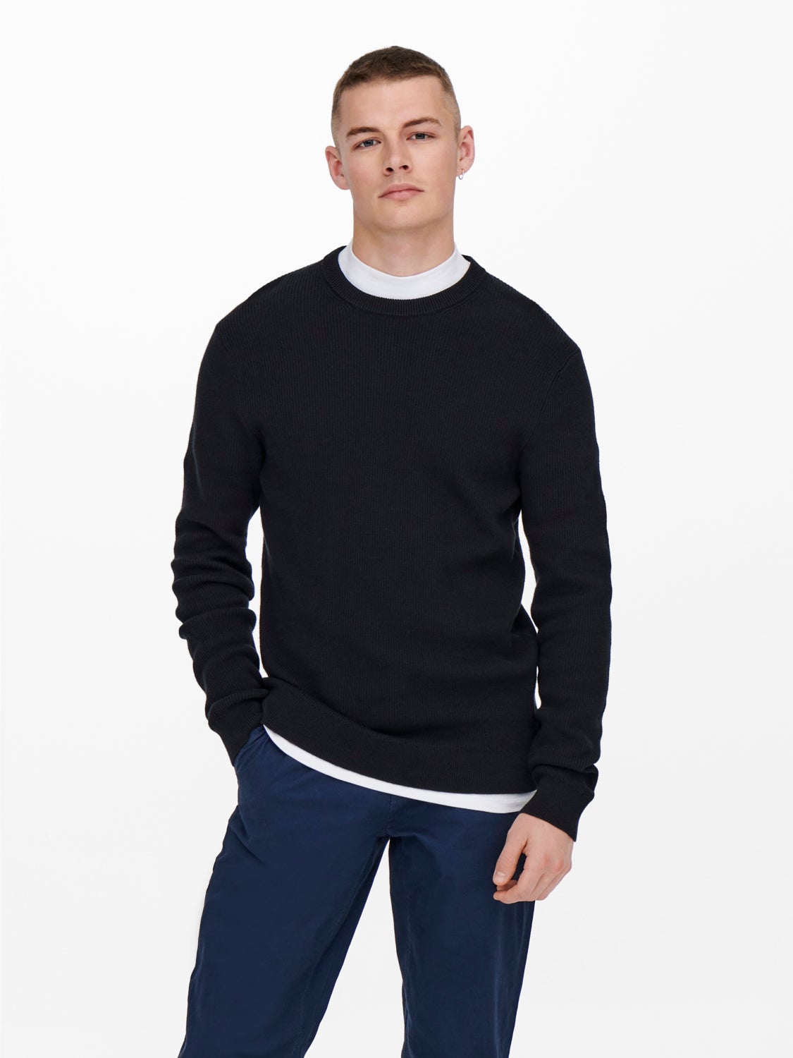 Solid color knitted pullover