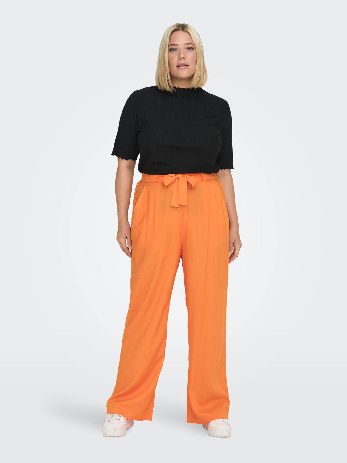 Curvy viscose trousers