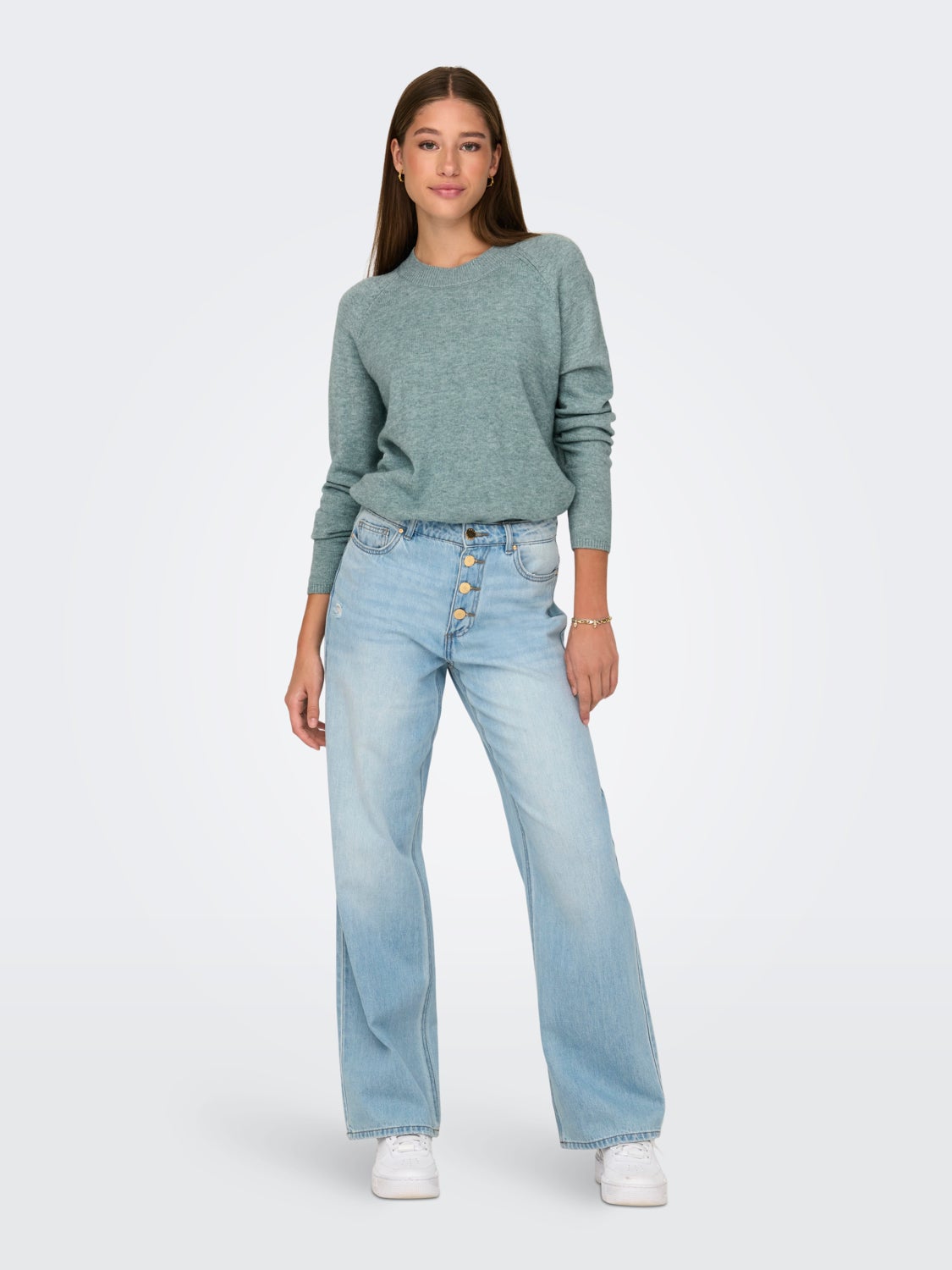 o-neck shirt with long sleeves