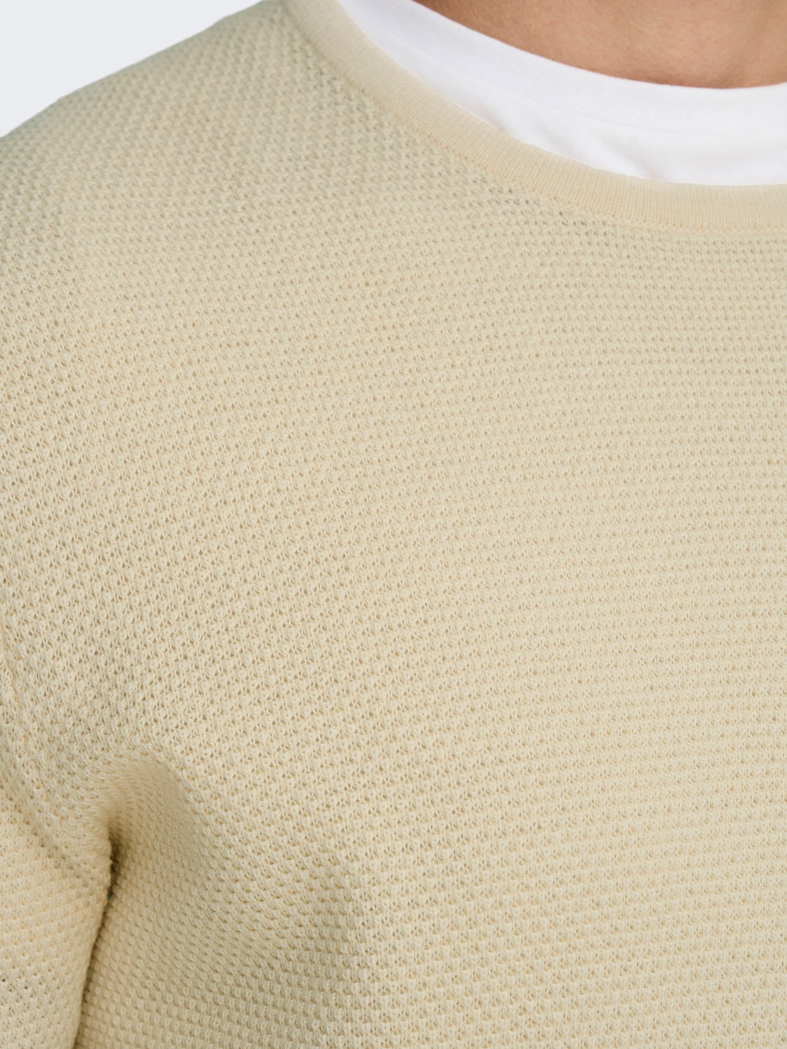 Knitted pullover crew neck