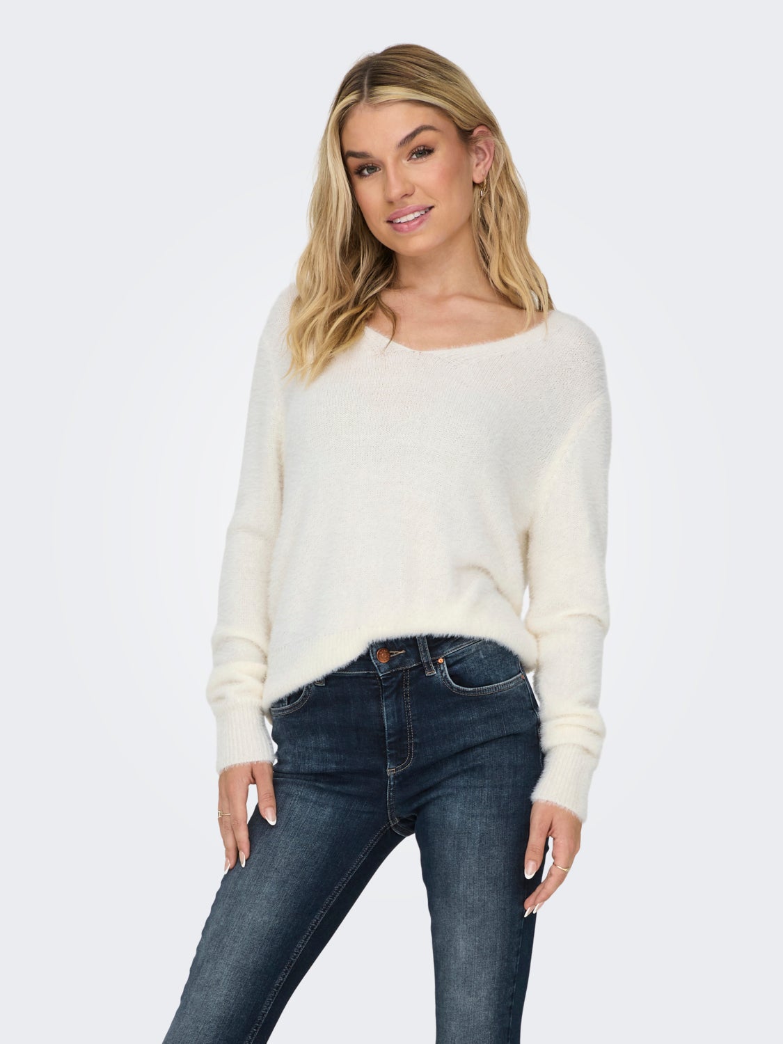 V-neck knitted pullover