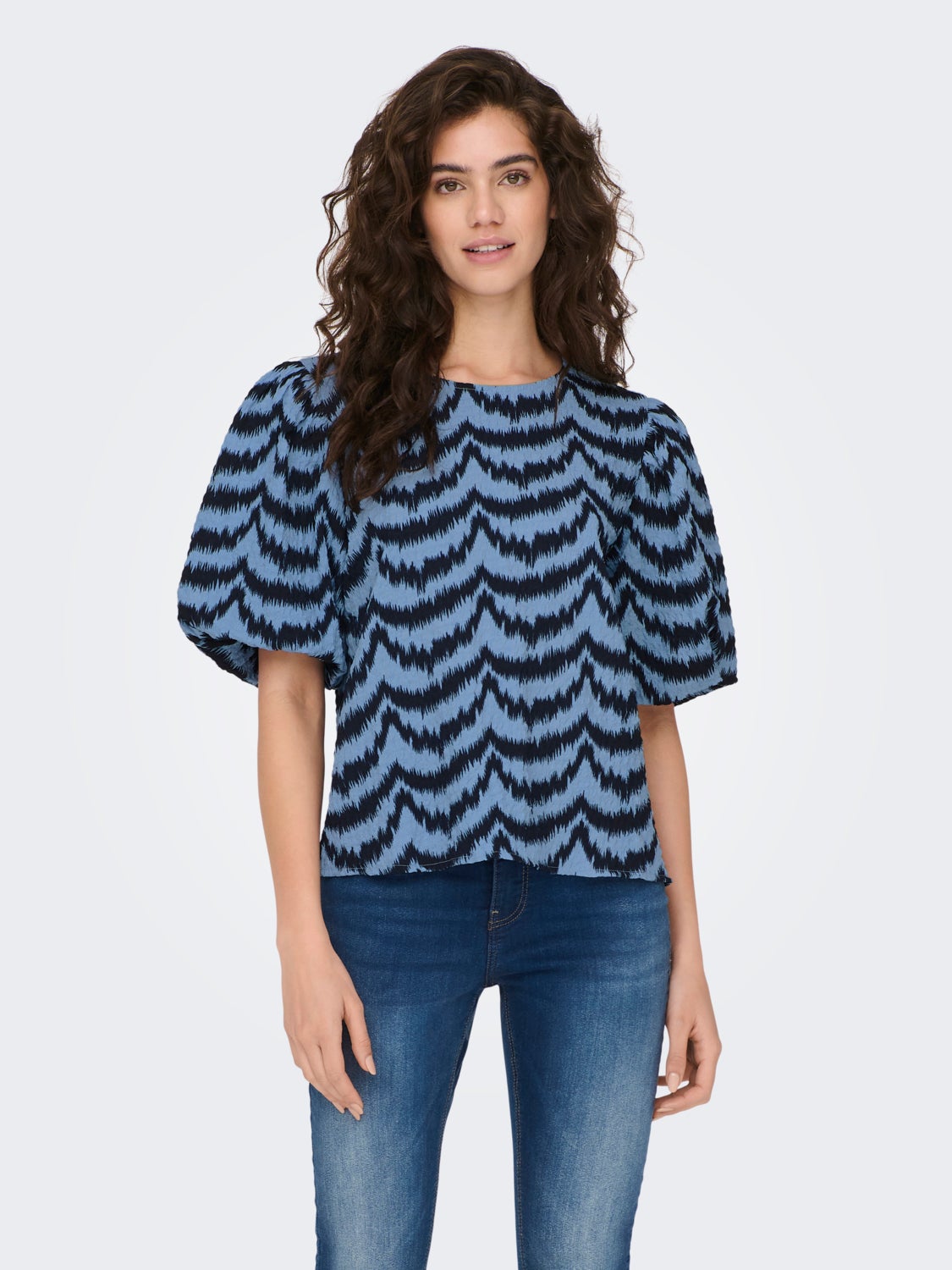 O-neck top with balloon sleeves