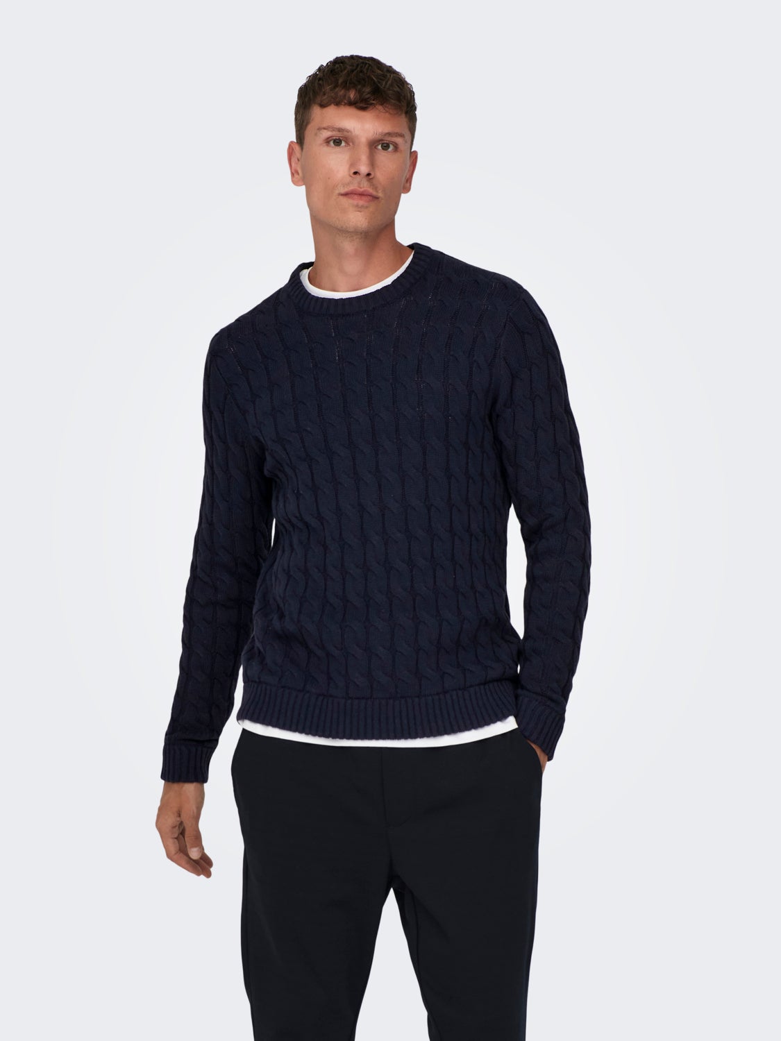 Crew neck knitted pullover