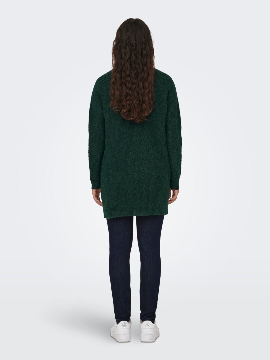 V-neck long knitted pullover
