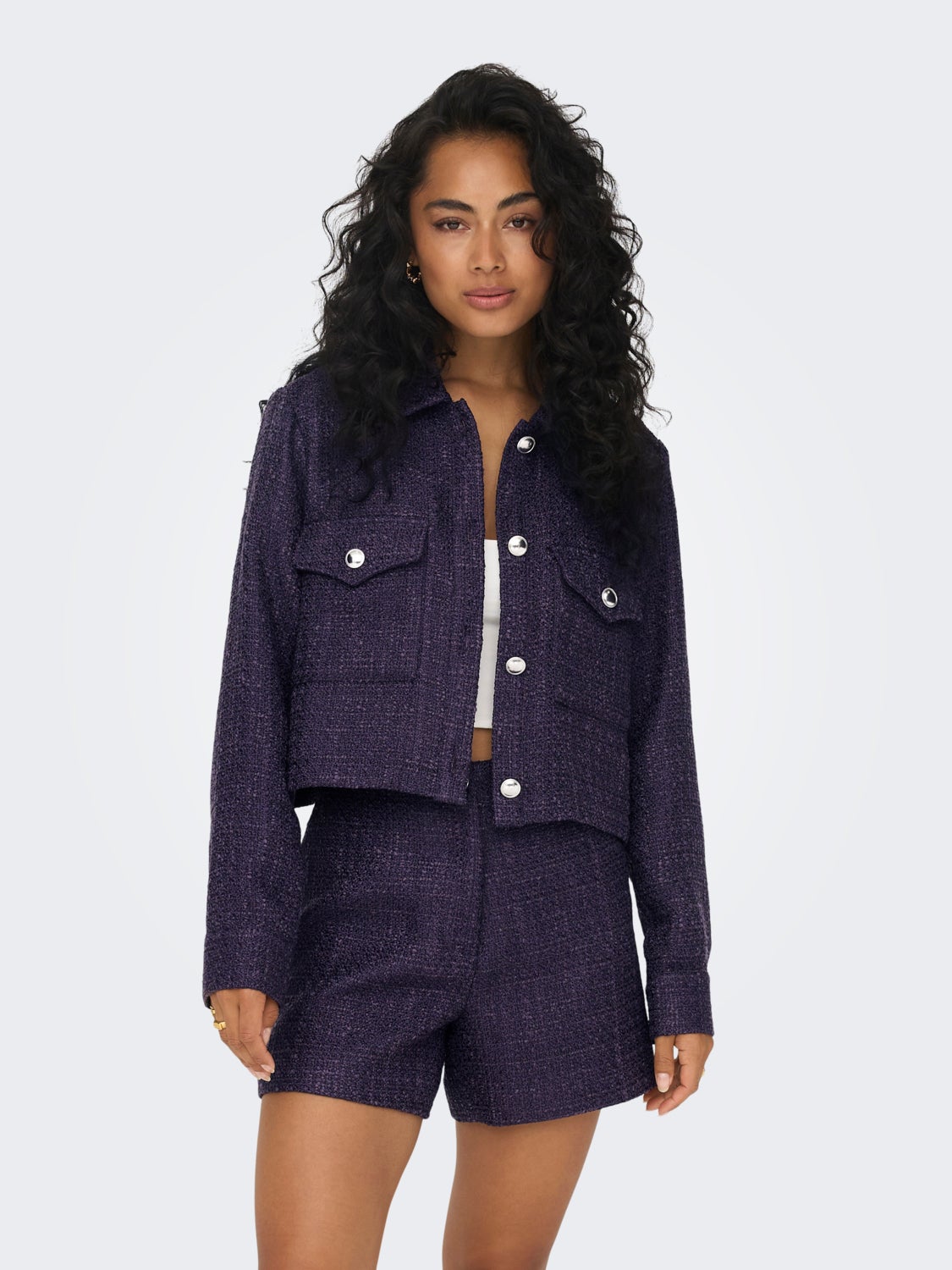 Short jacket with buttons