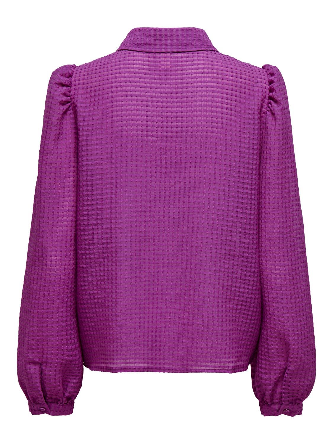 Shirt with volume sleeves