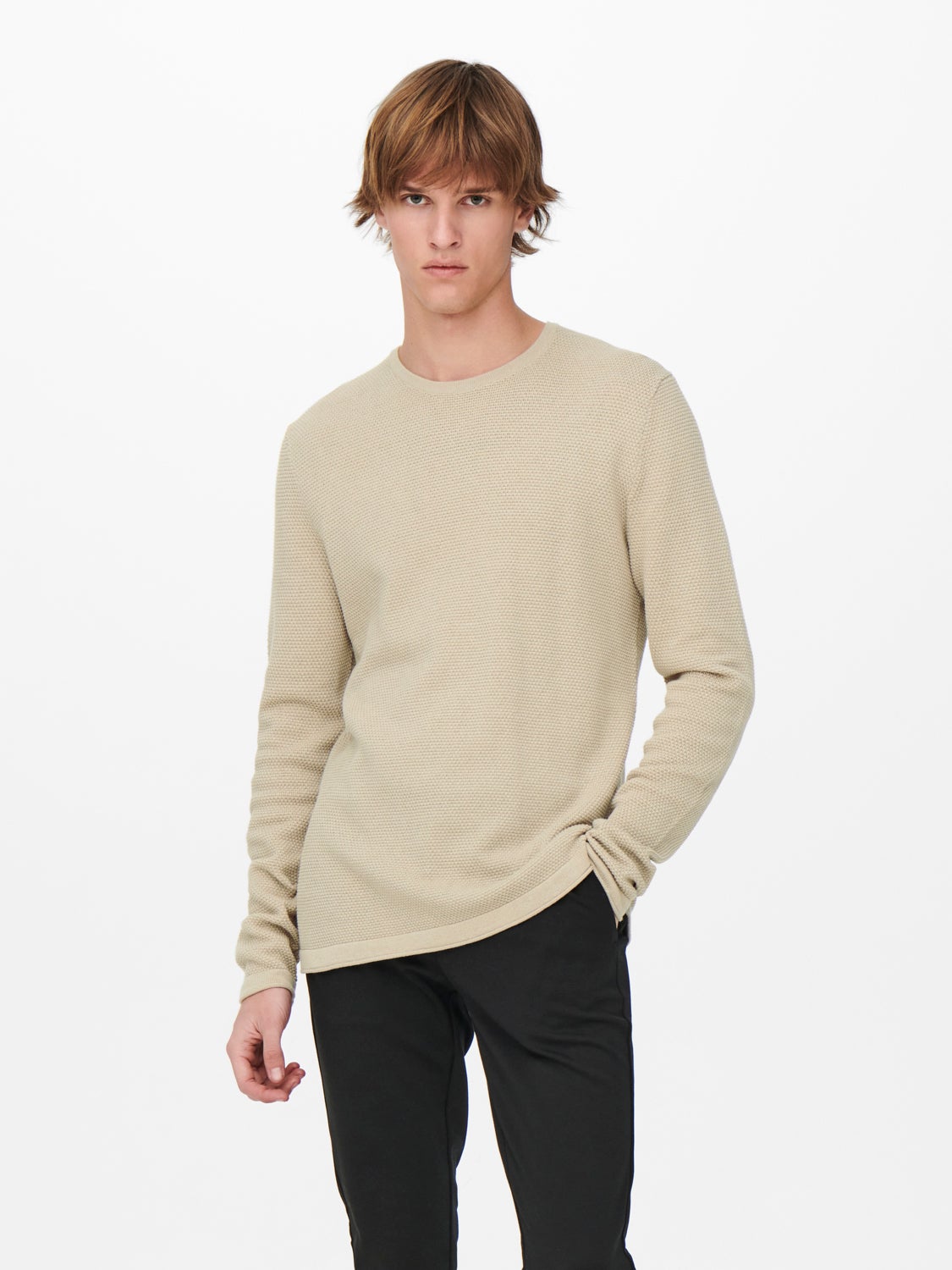 Knitted pullover crew neck