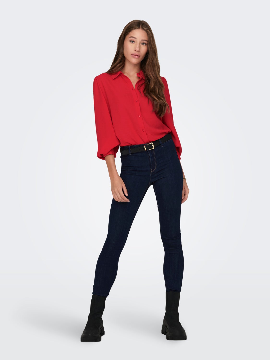 Shirt with volume sleeves